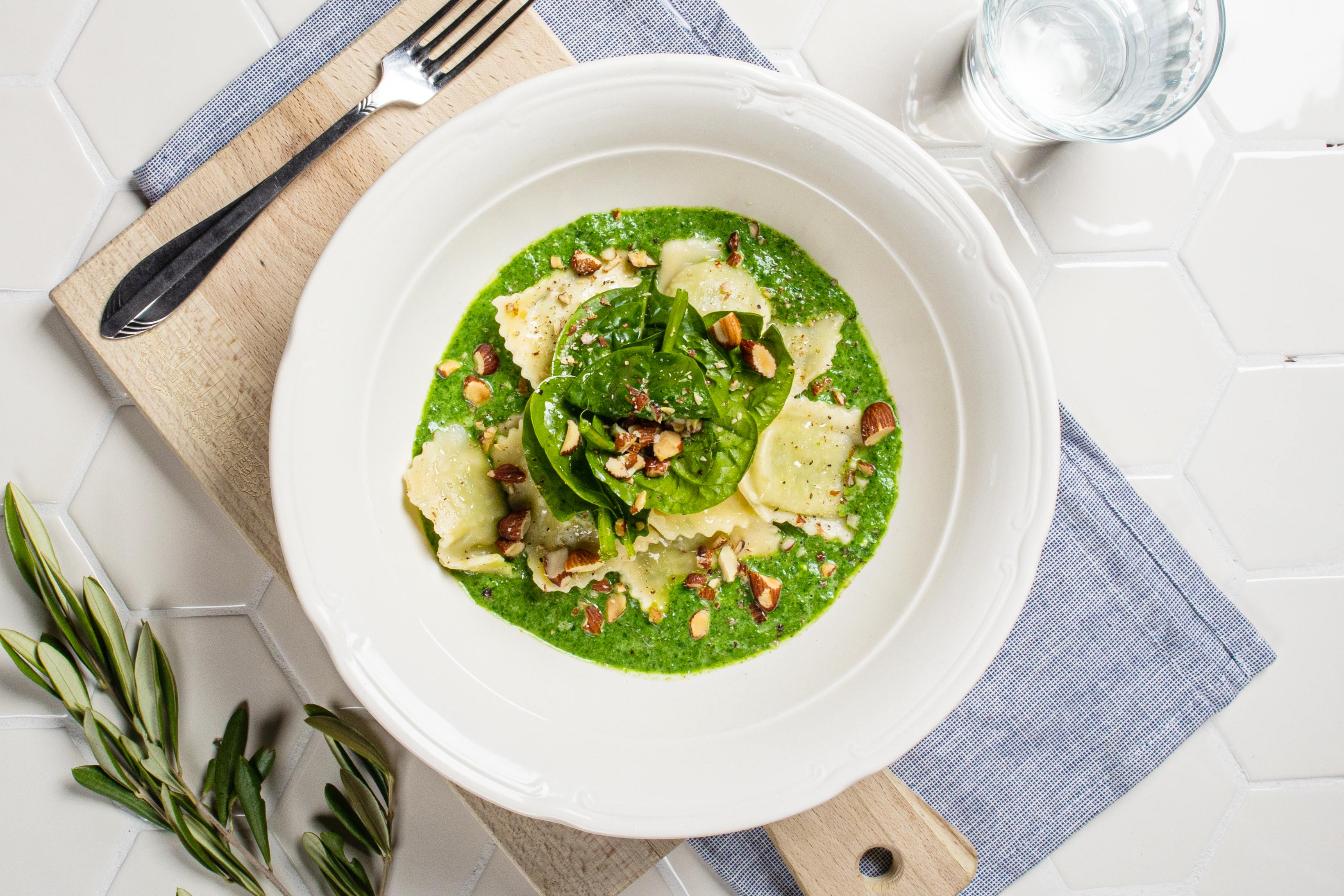 Gerookte pastinaak ravioli met spinazie a la crème