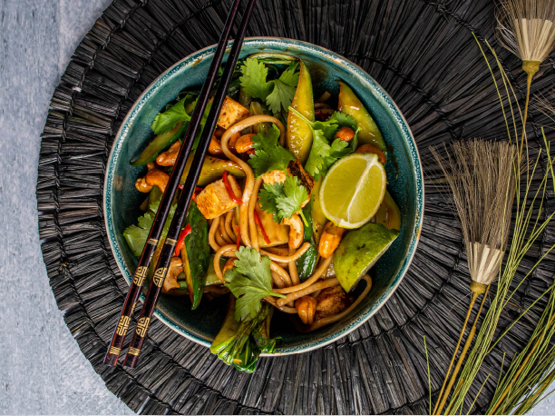 Hoisin wok met citroengras noedels