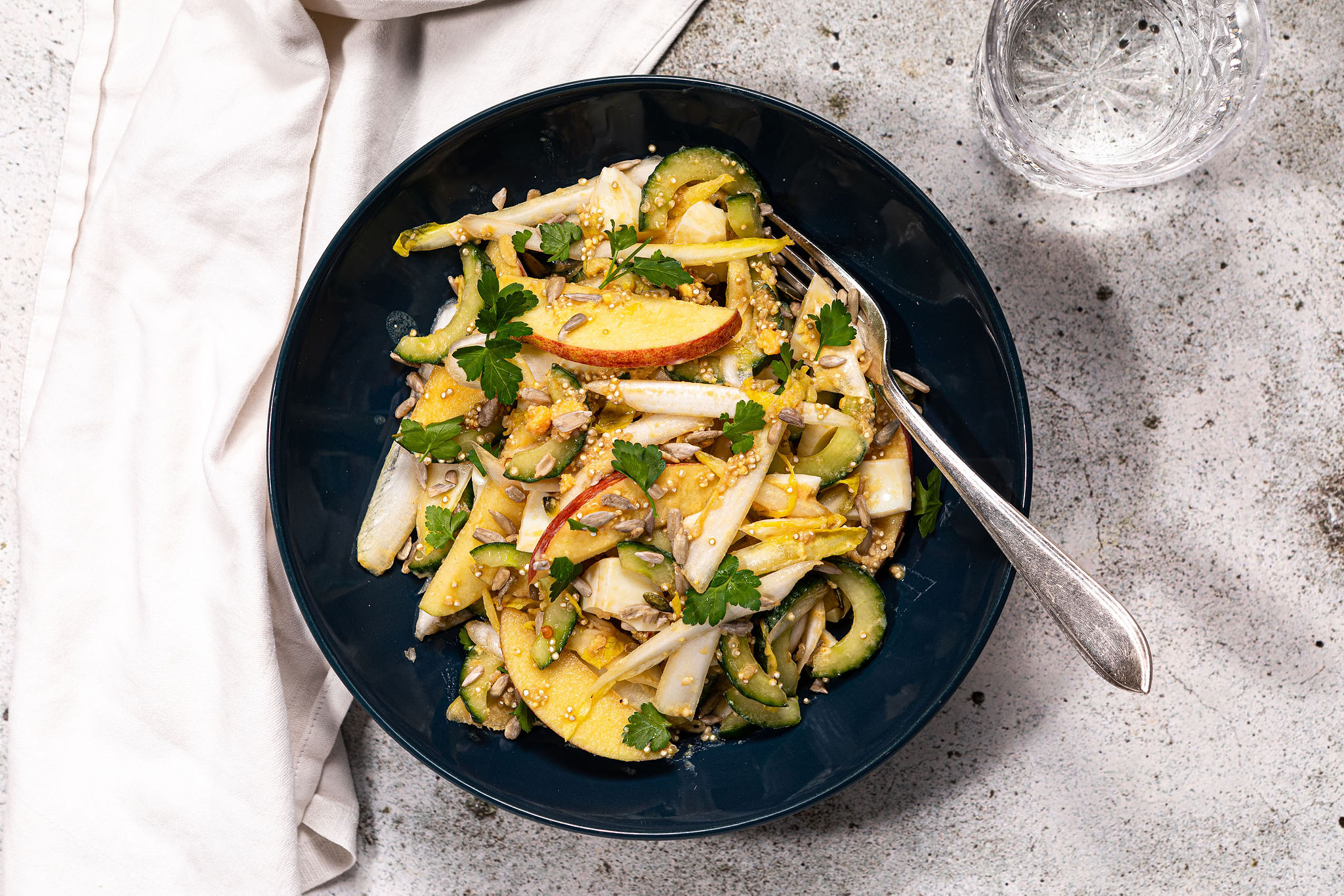 Aziatische salade met ei, witlof en quinoa