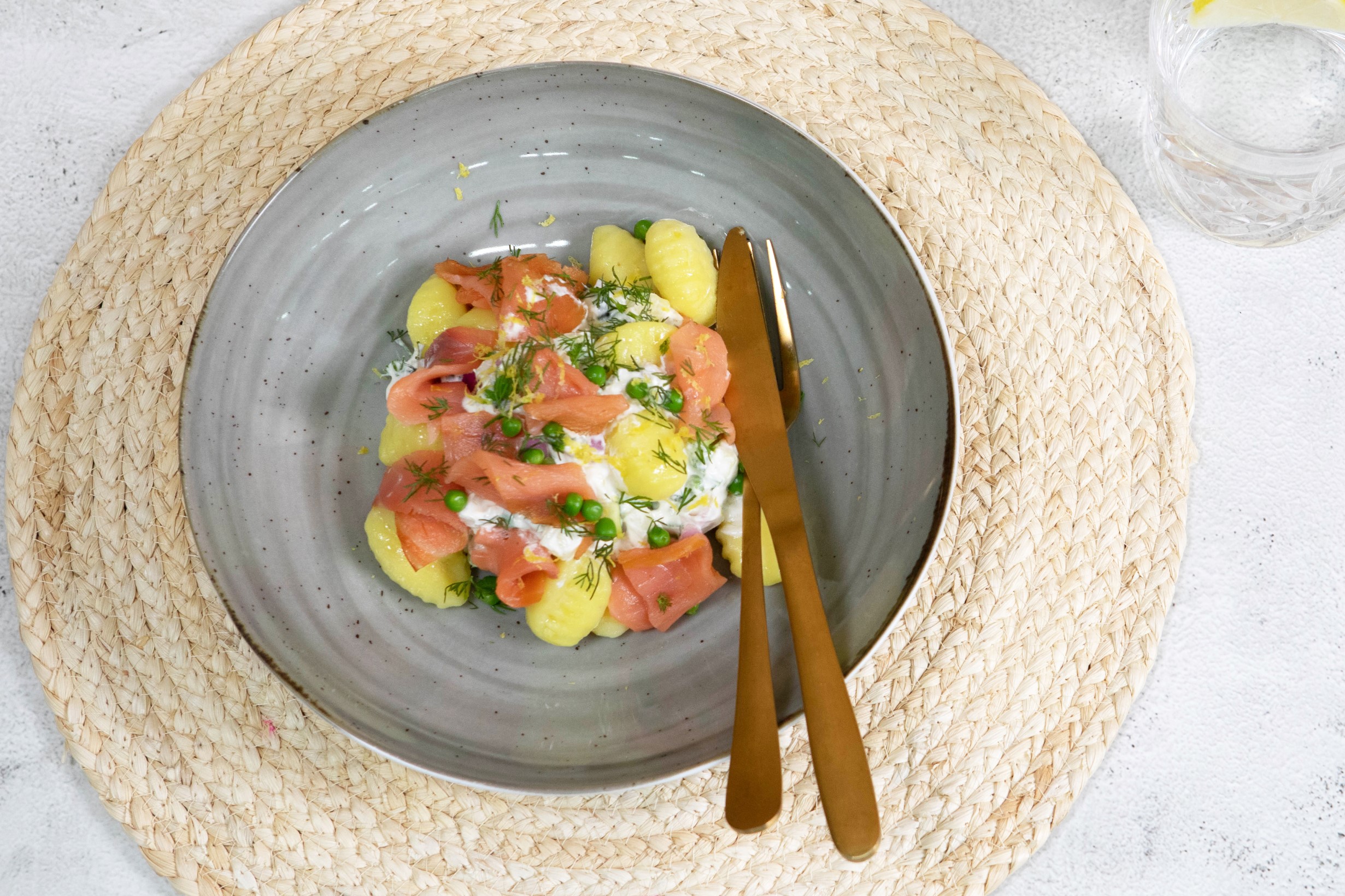 Romige gnocchi met gebakken zalm