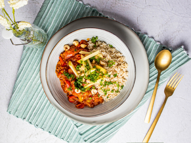 Gebakken zalm met asperges, krieltjes en ei-botersaus