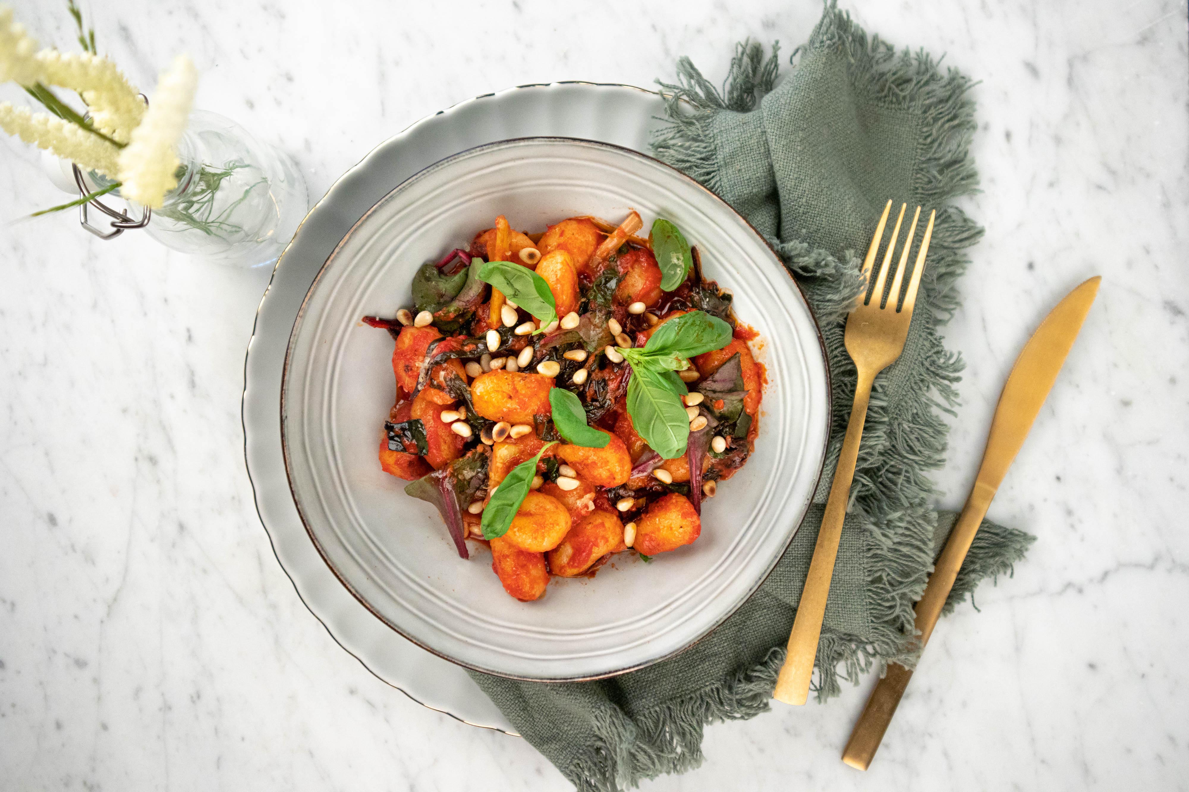Gnocchi met snijbiet en pijnboompitjes