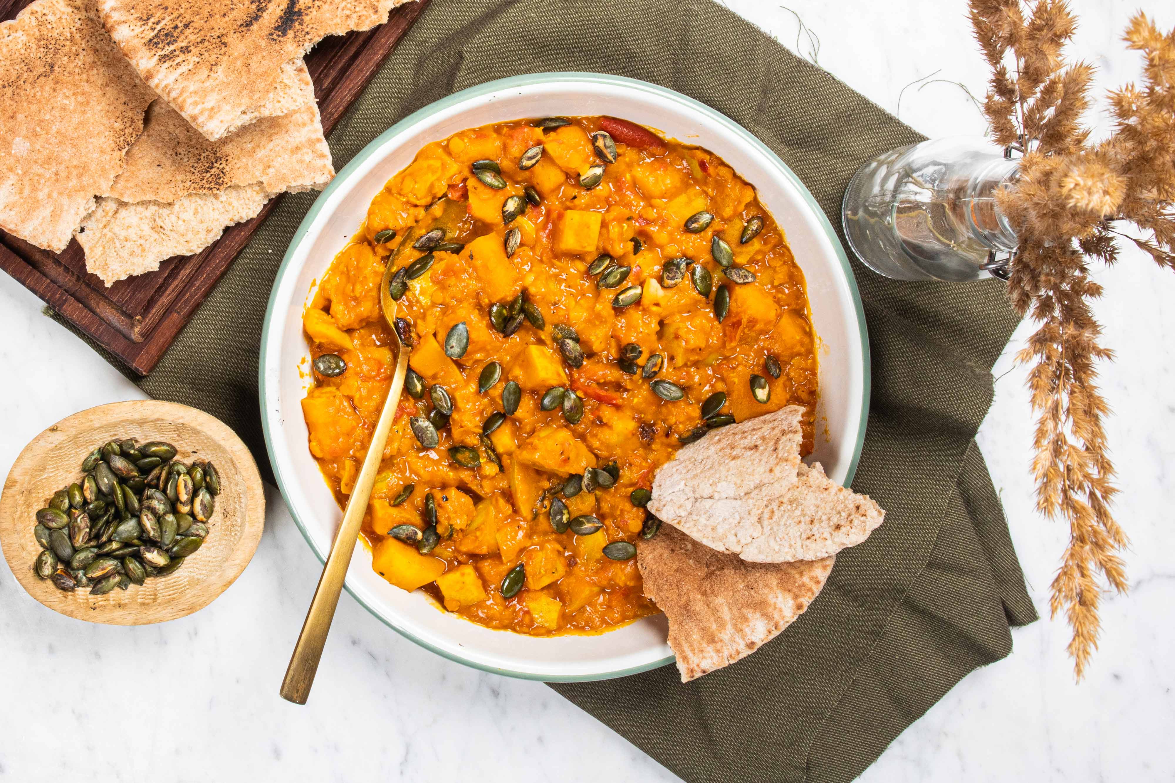 Dahl met Uchiki Kuri pompoen en aardappel