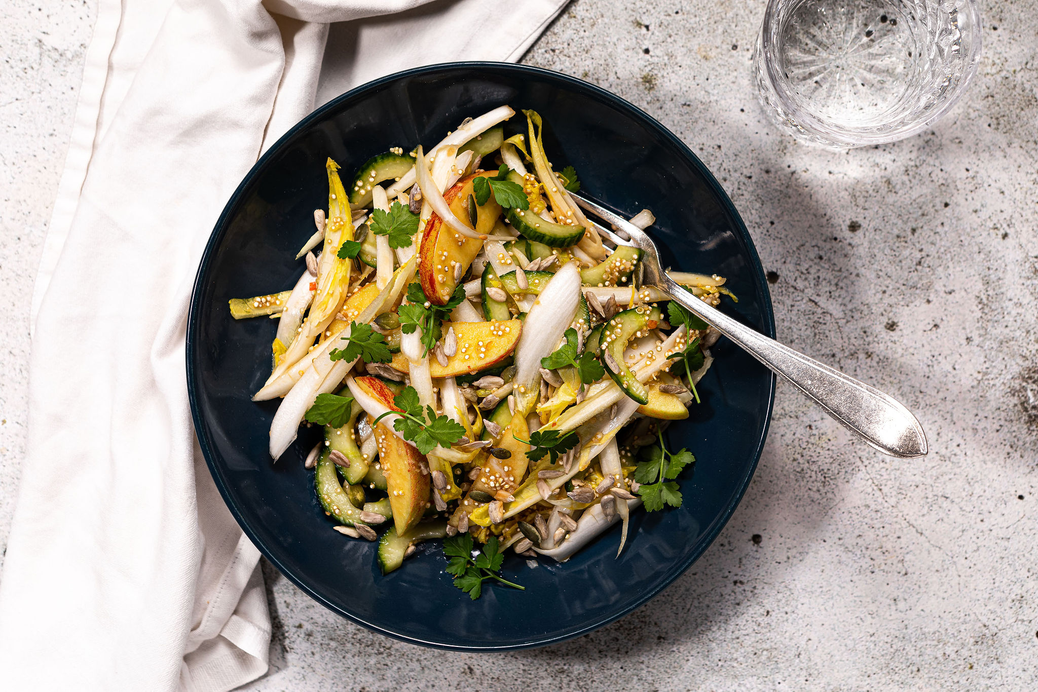 Aziatische salade met witlof en quinoa