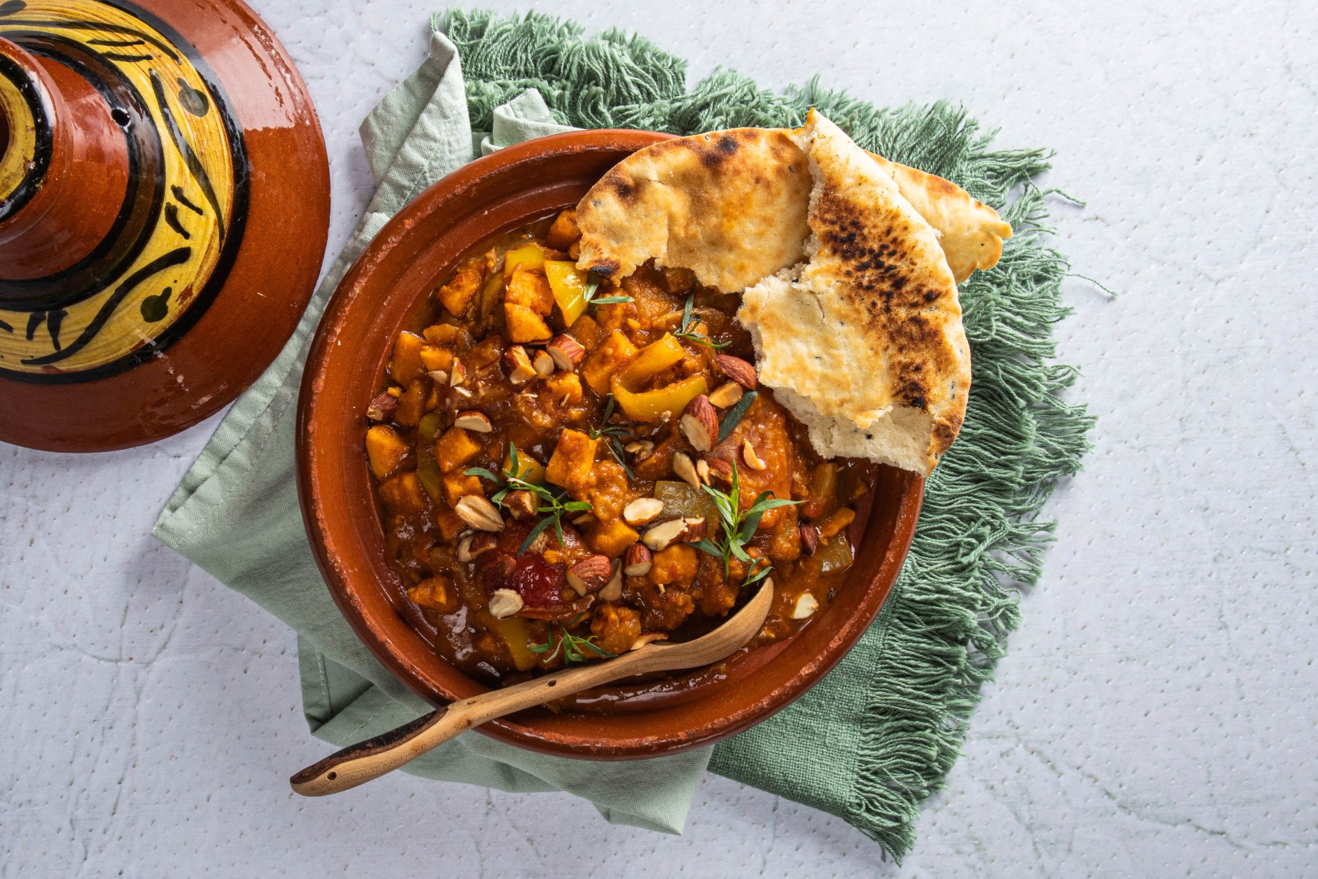 Tajine van zoete aardappel en pruimen