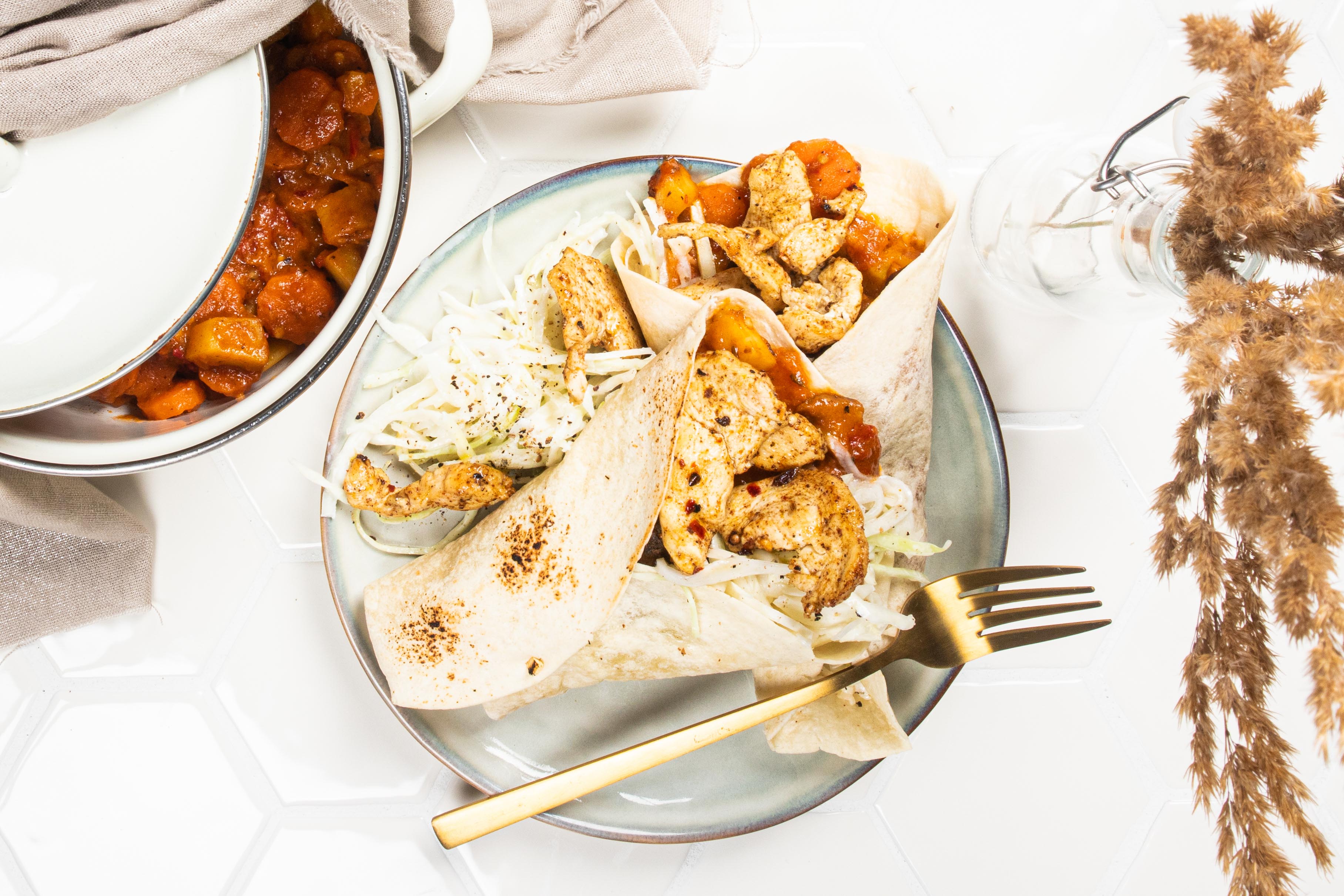 Kip wraps met ajvar, witte kool en yoghurt