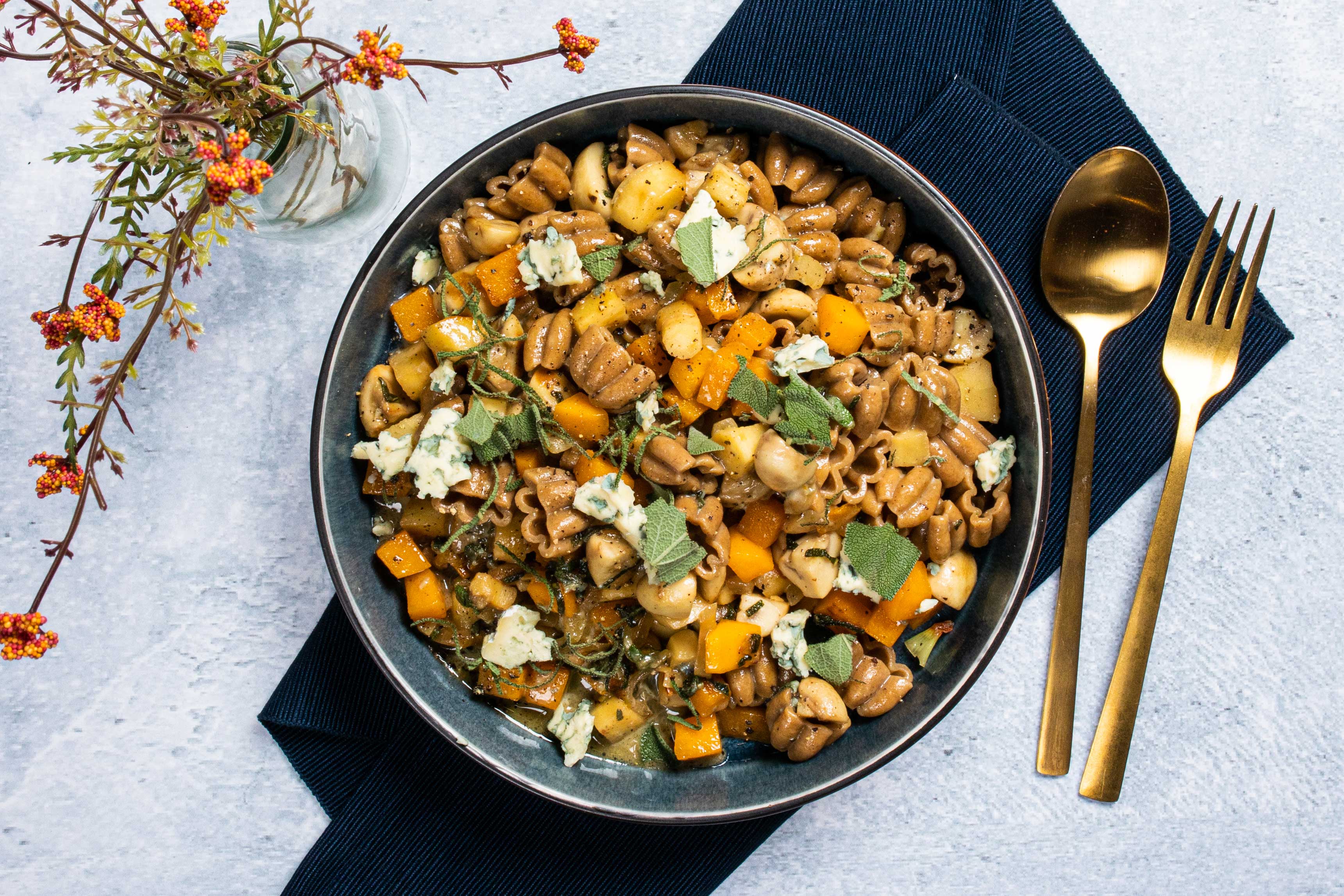Pasta met pompoen, pastinaak en blauwe kaas