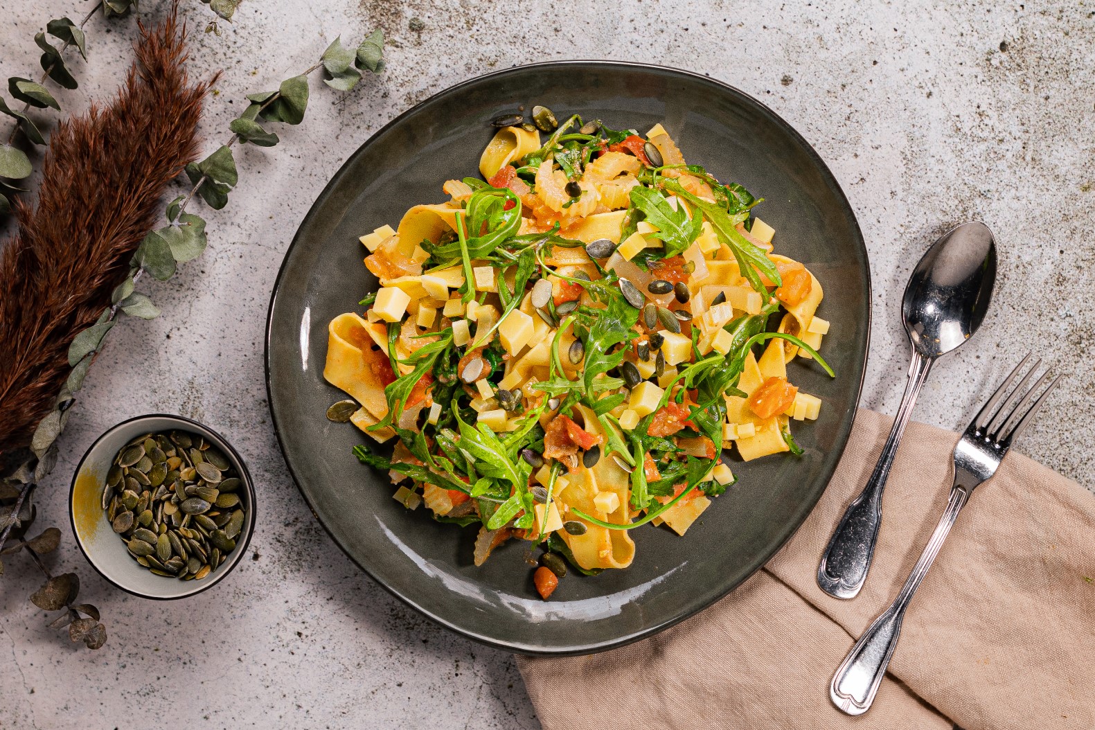 Pasta Pesto met rucola en oude kaas