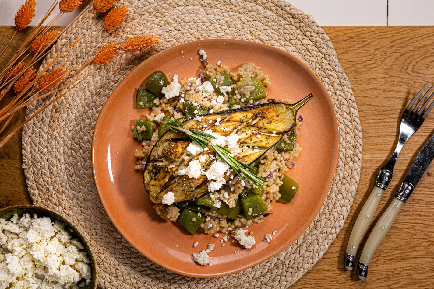 Parelcouscous met gepofte aubergine en fetakaas
