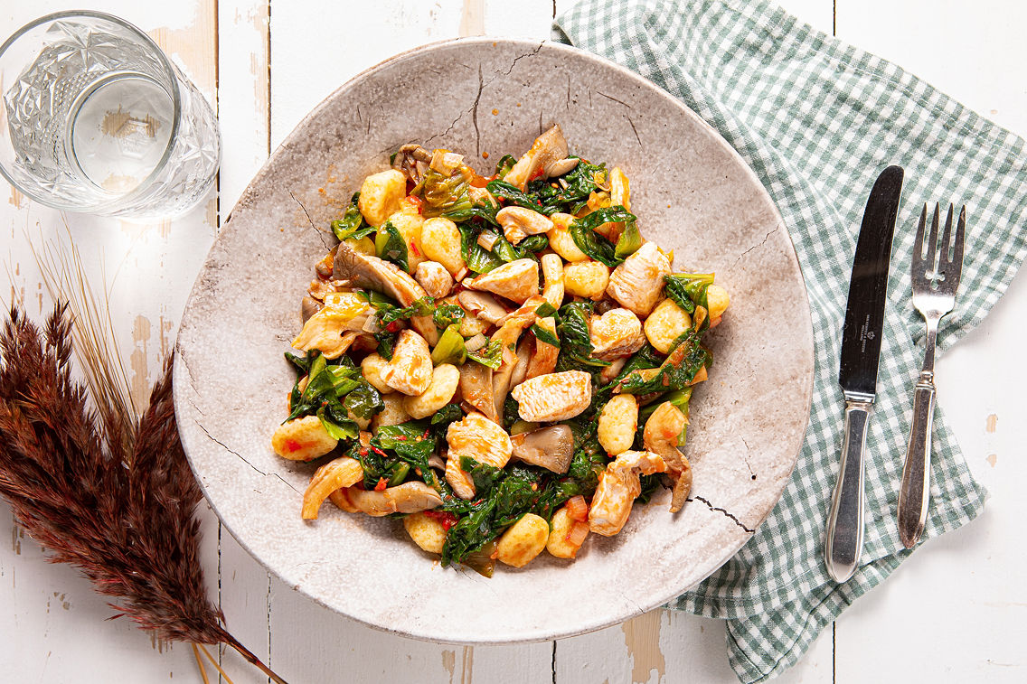 Gnocchi met kip, andijvie en oesterzwammen