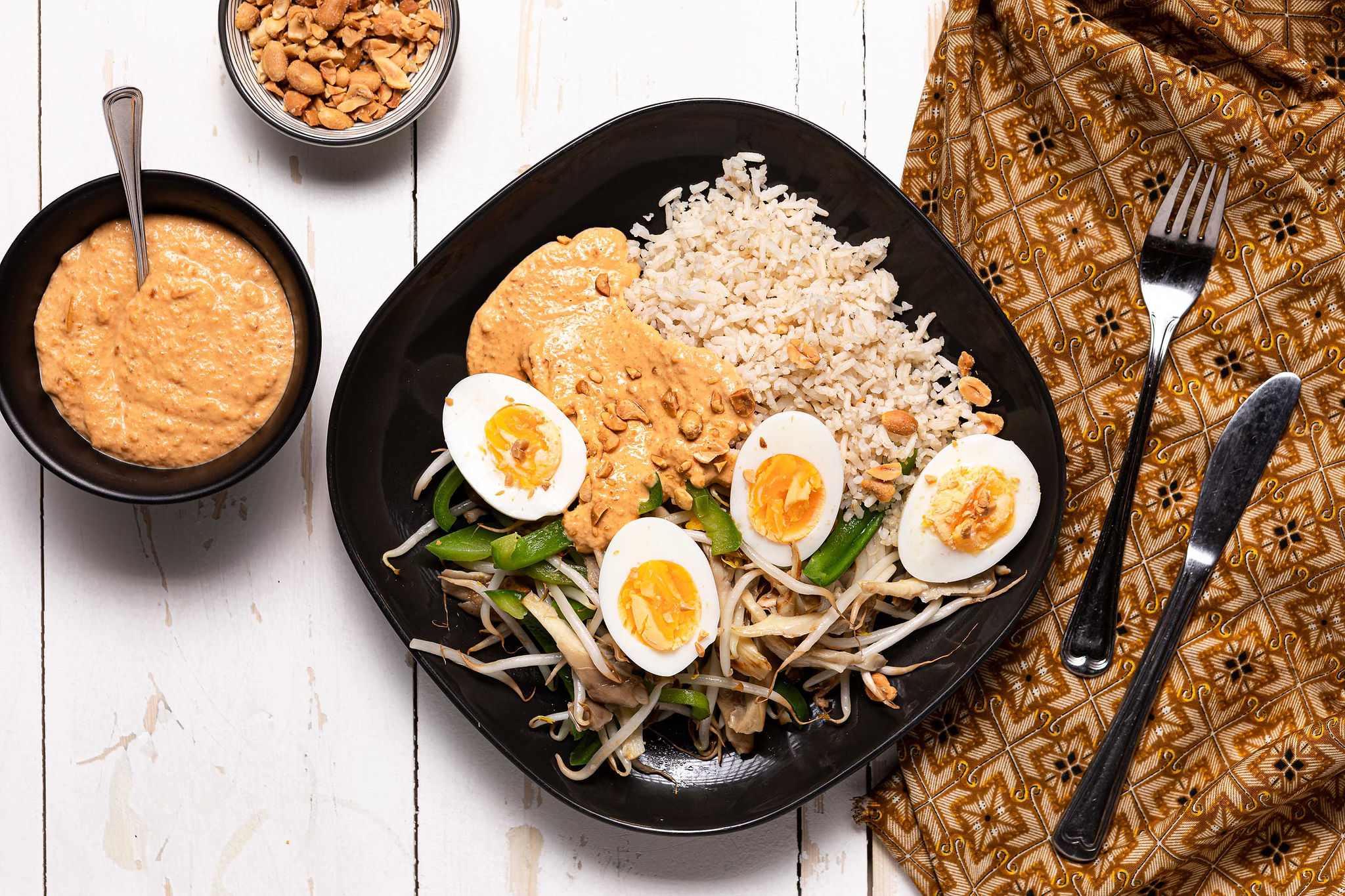 Gado-gado met zelfgemaakte pindasaus