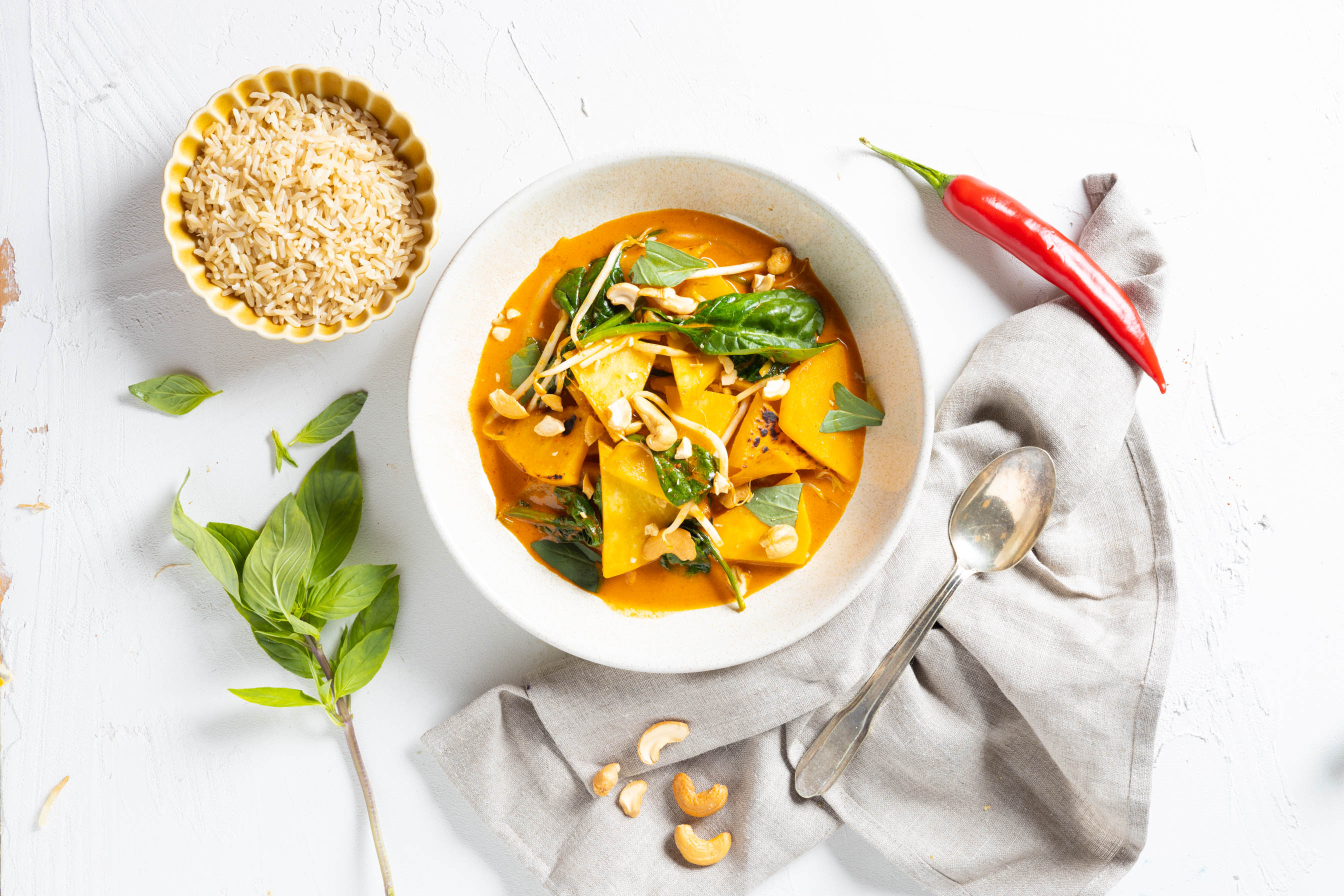 Rode curry met taugé, cashewnoten