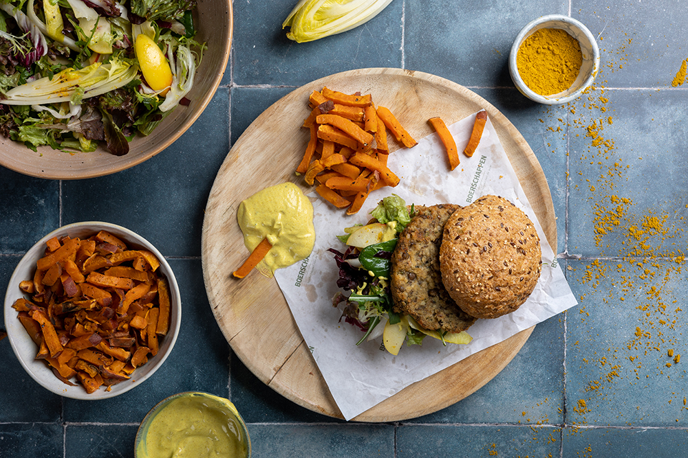 Paddenstoelenburger met frietjes