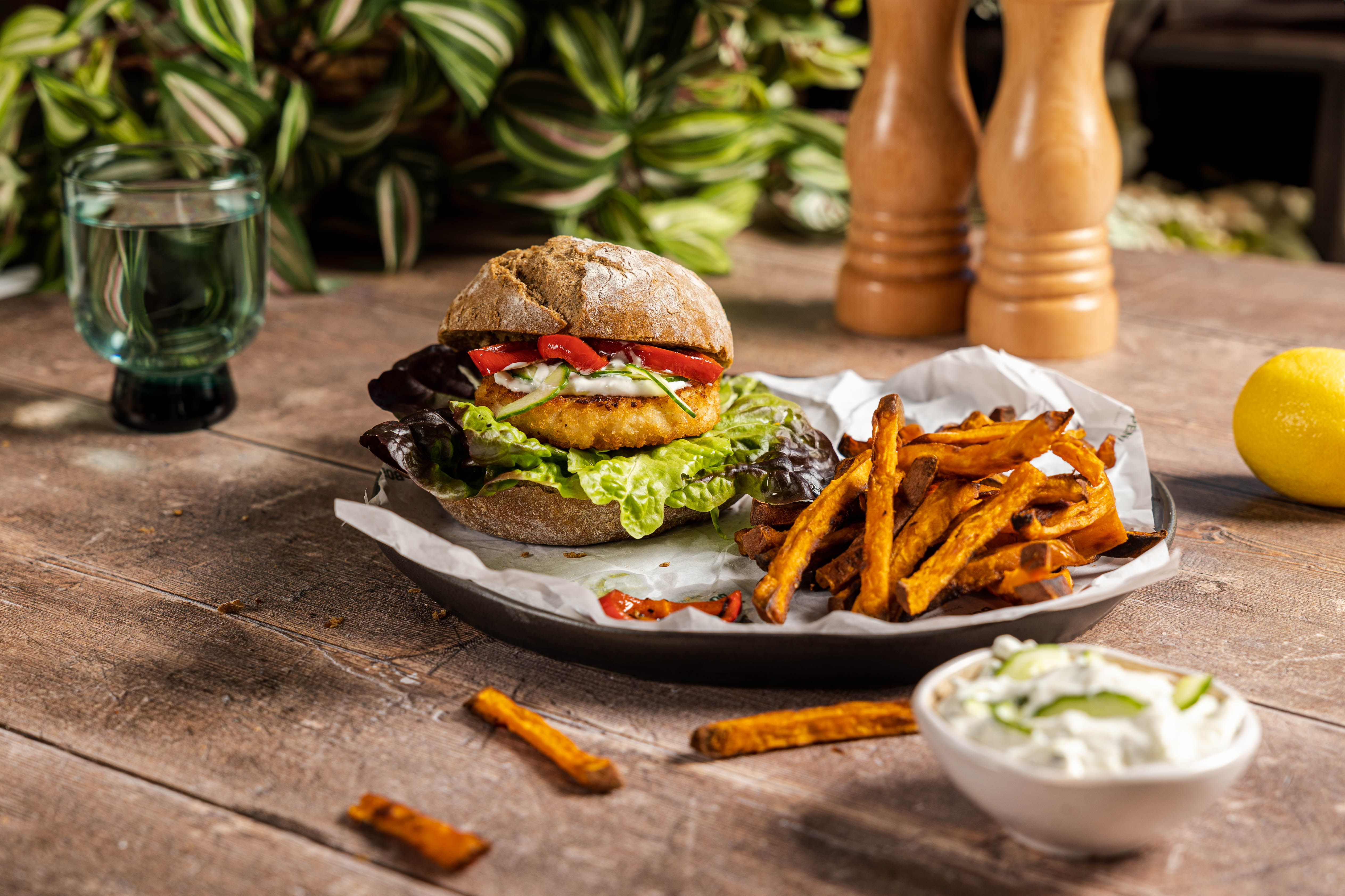 Visburger met tzatziki