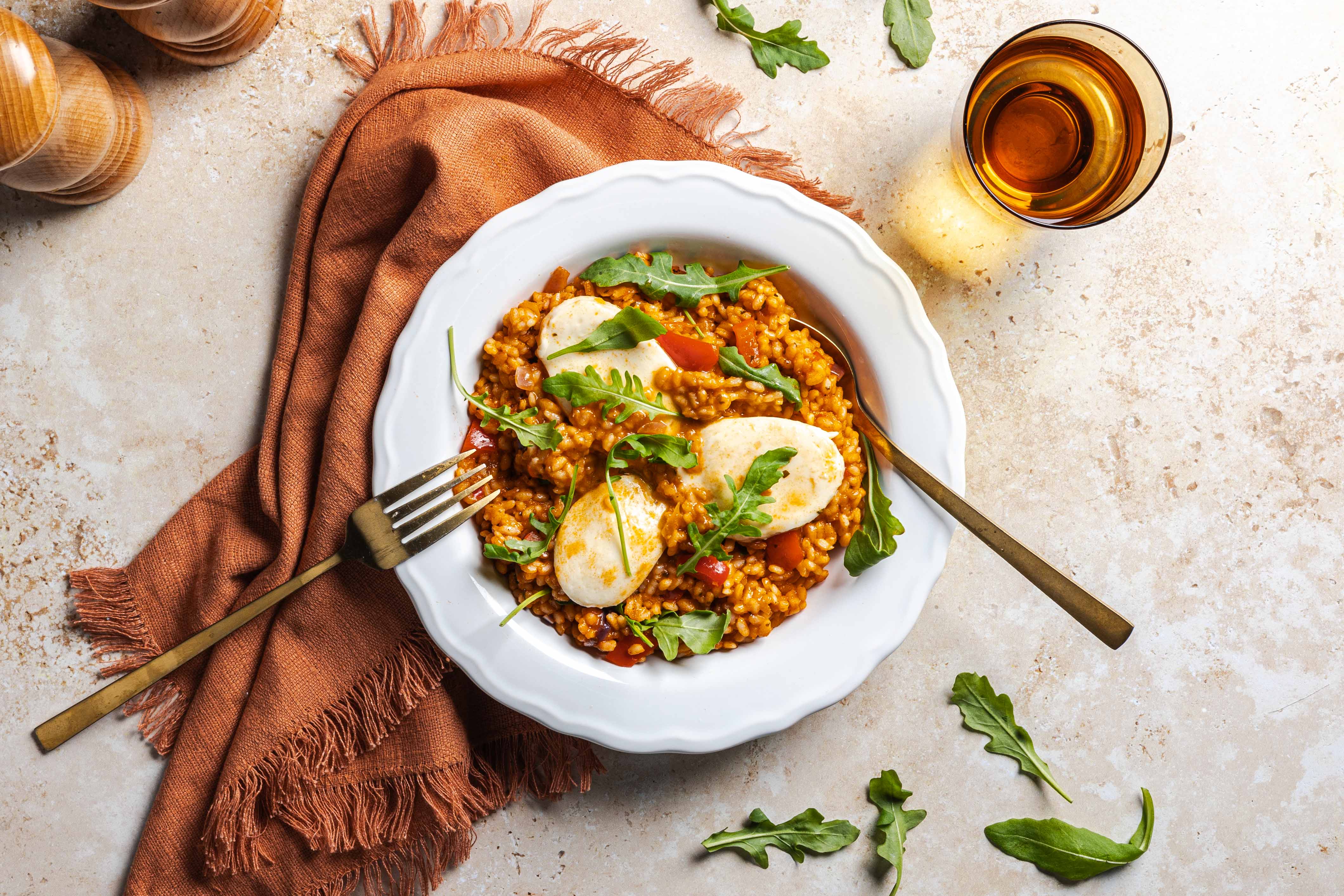 Pittige tomatenrisotto met gesmolten mozzarella