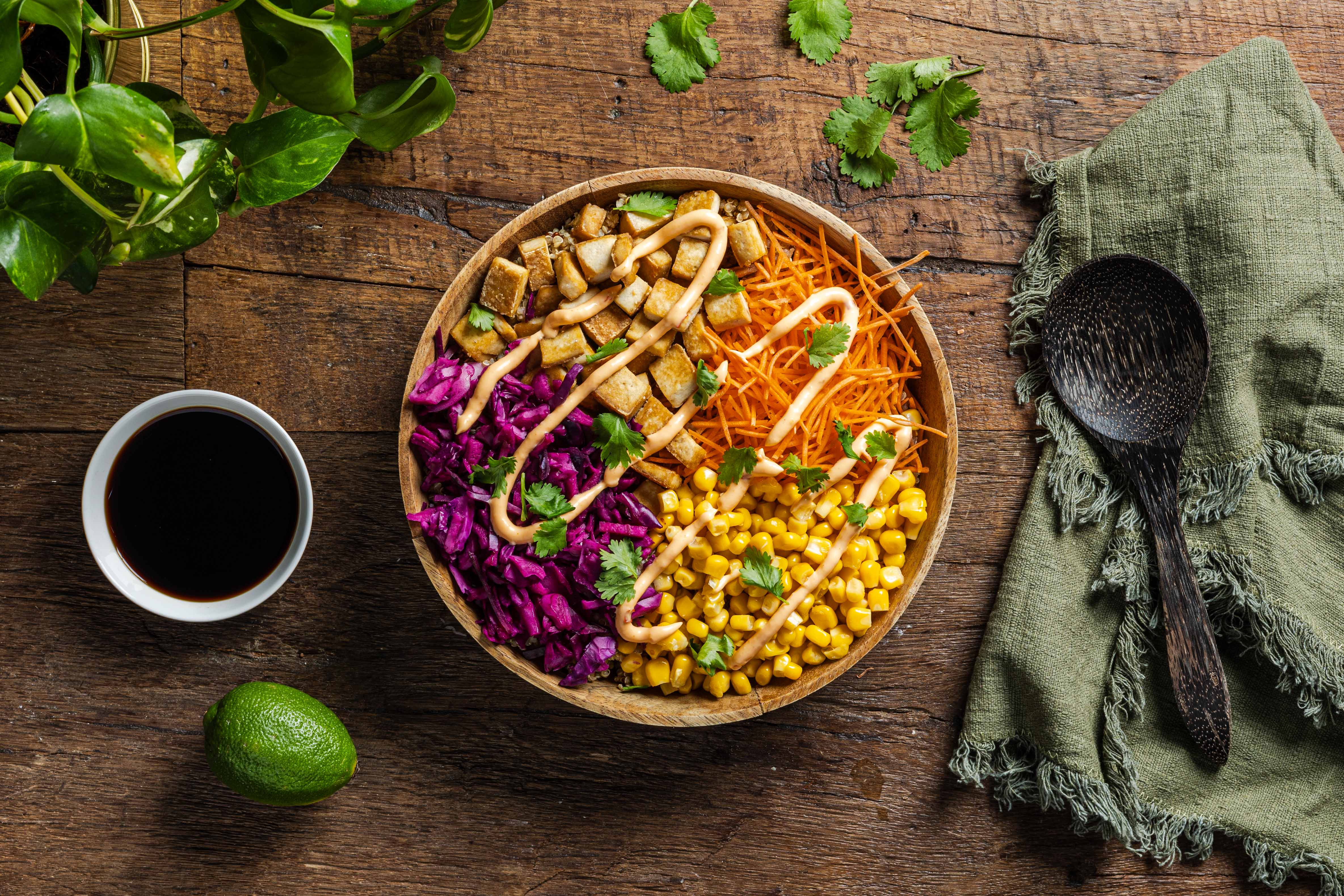 Kleurrijke quinoa bowl