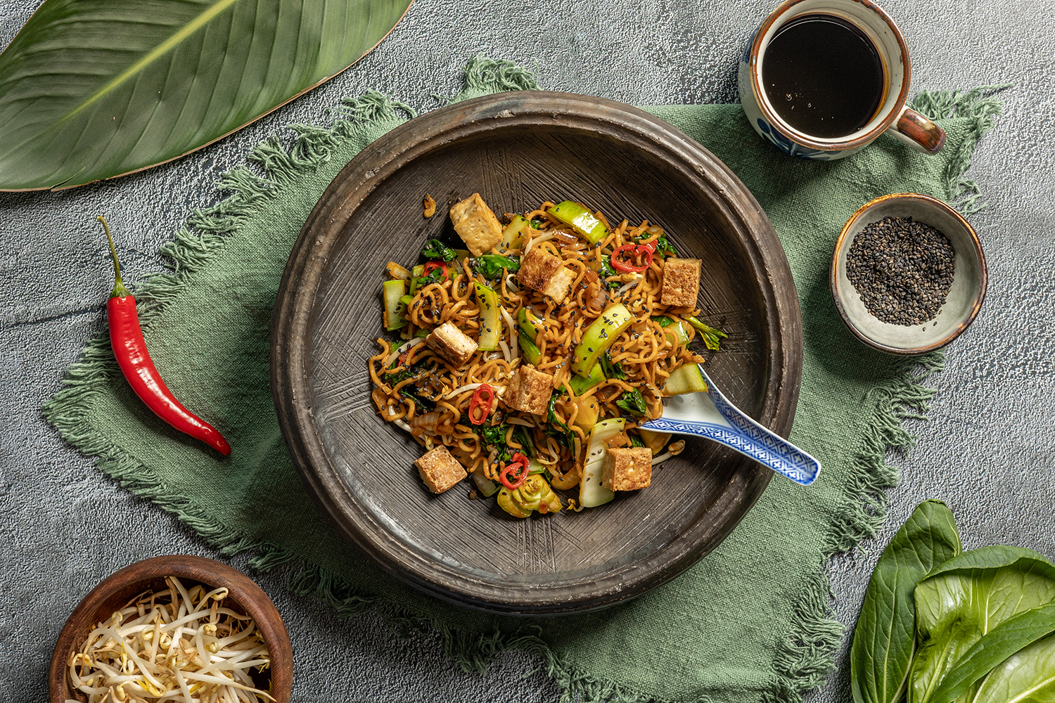 Stir-fry noodles met Shanghai paksoi