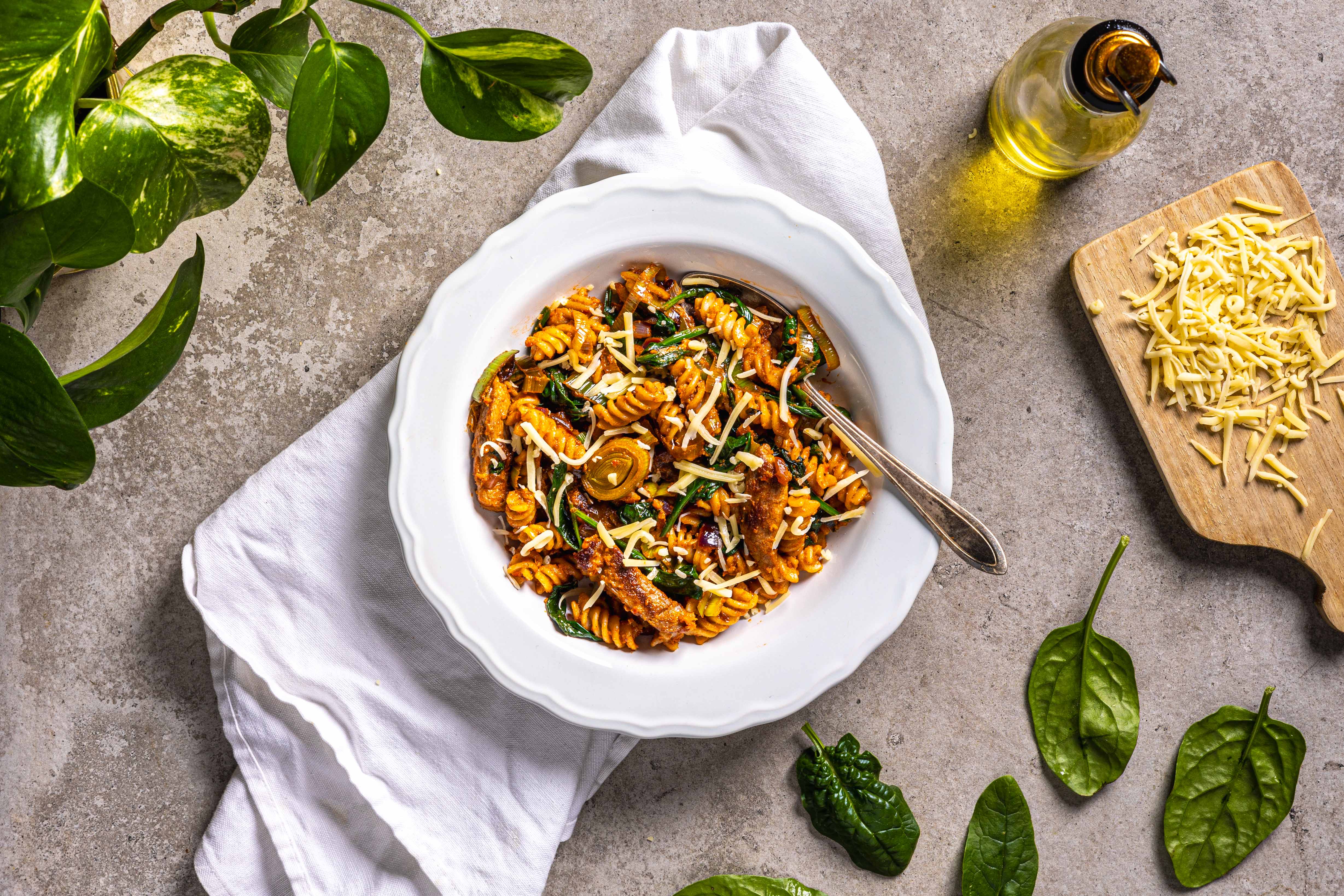 Rode pasta pesto met kip