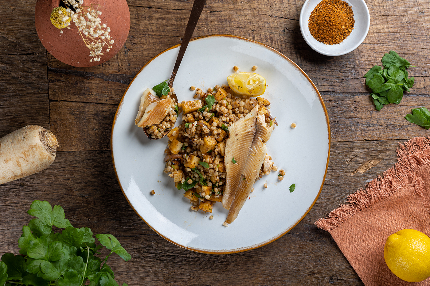 Parelcouscous met gerookte makreel