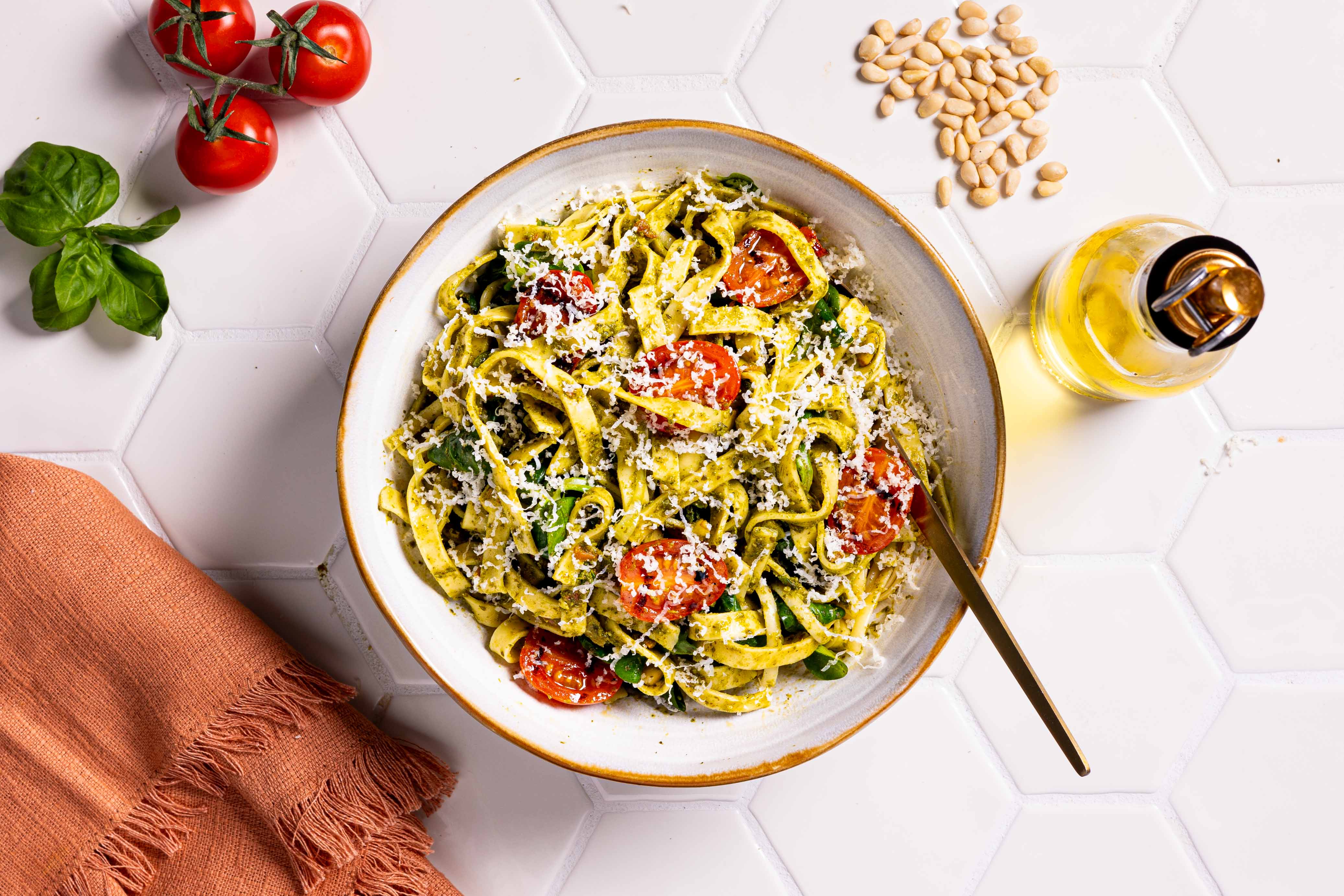 Pasta pesto met Syrische grillkaas