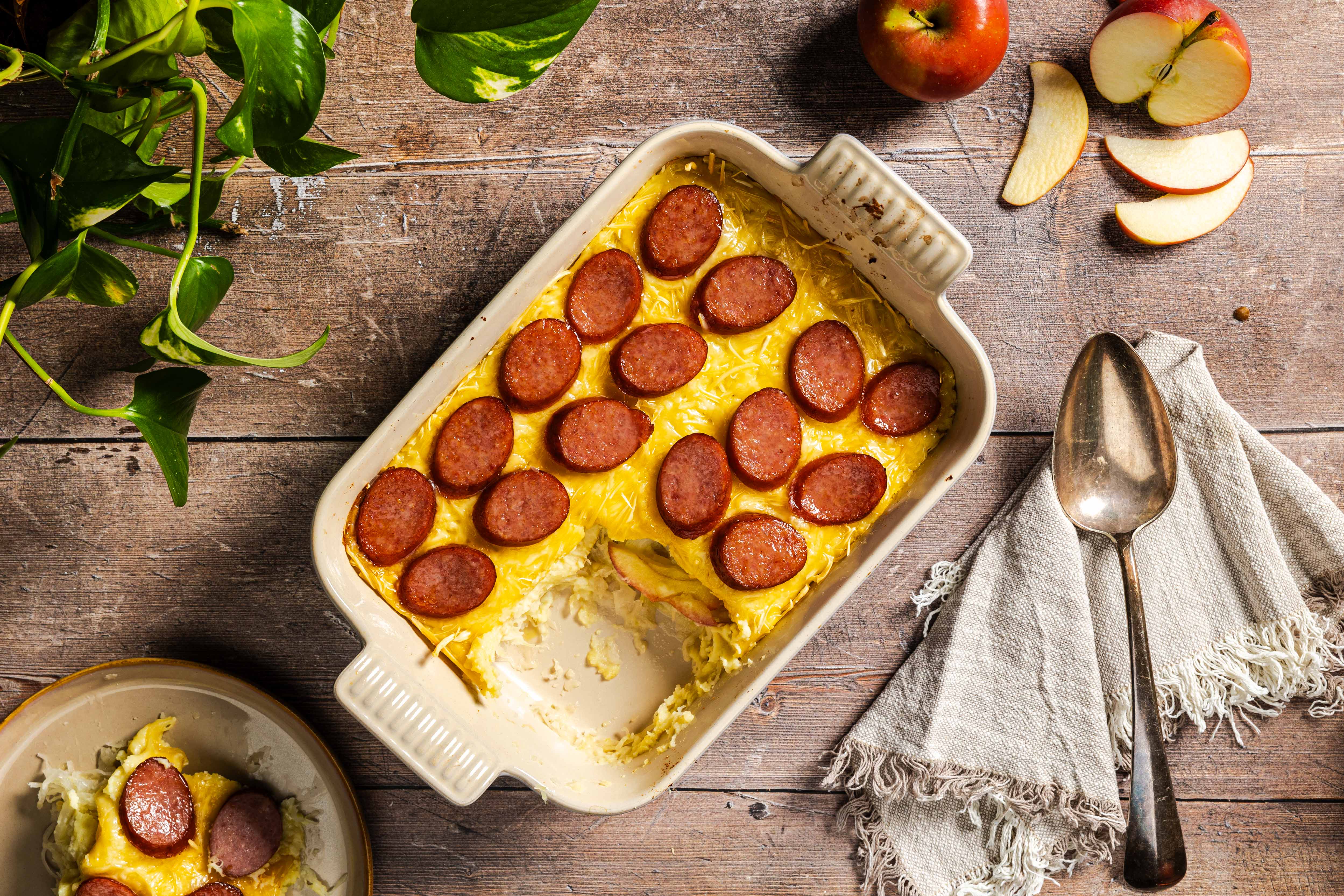 Zuurkool ovenschotel met rookworst