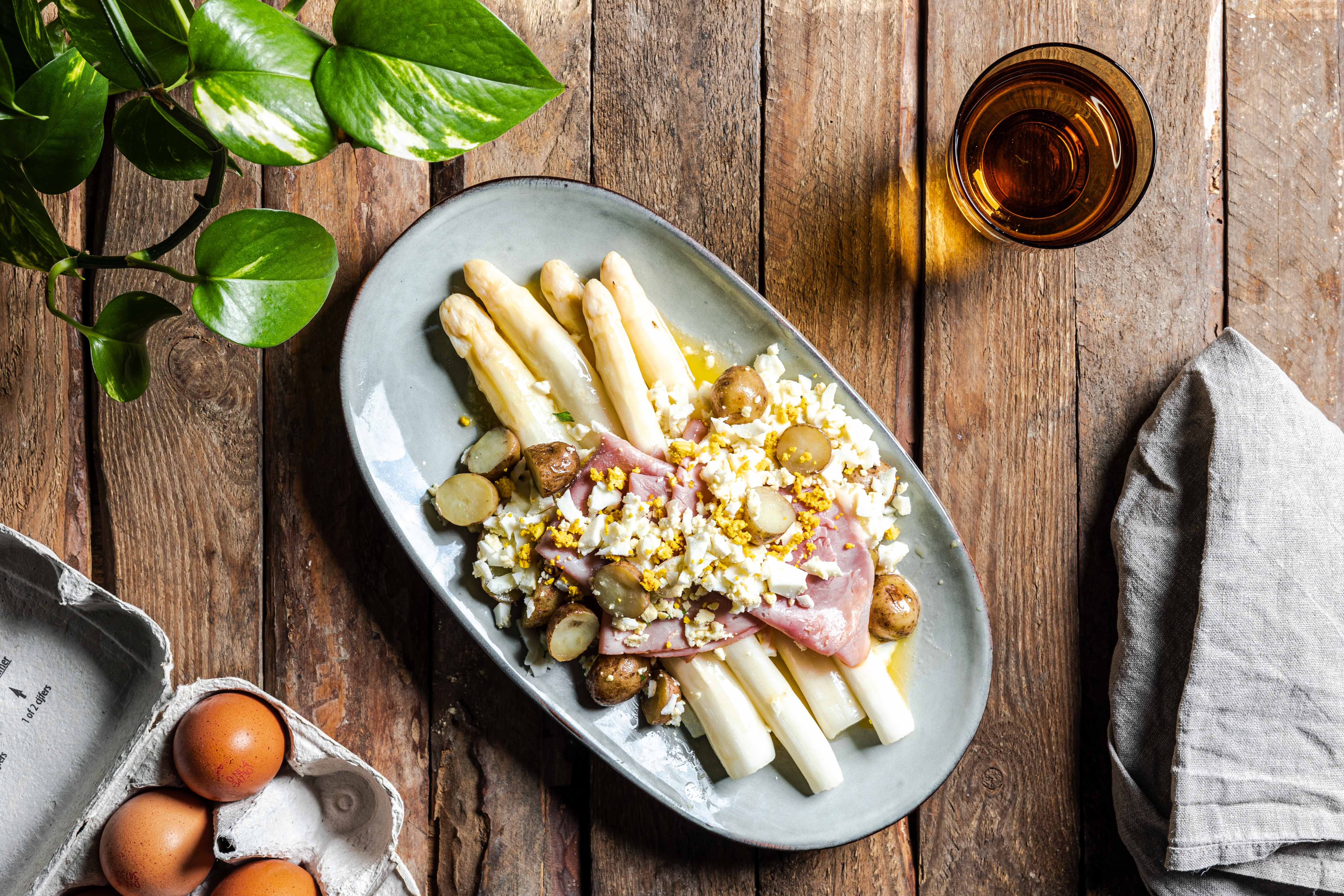 Asperges met ham en ei