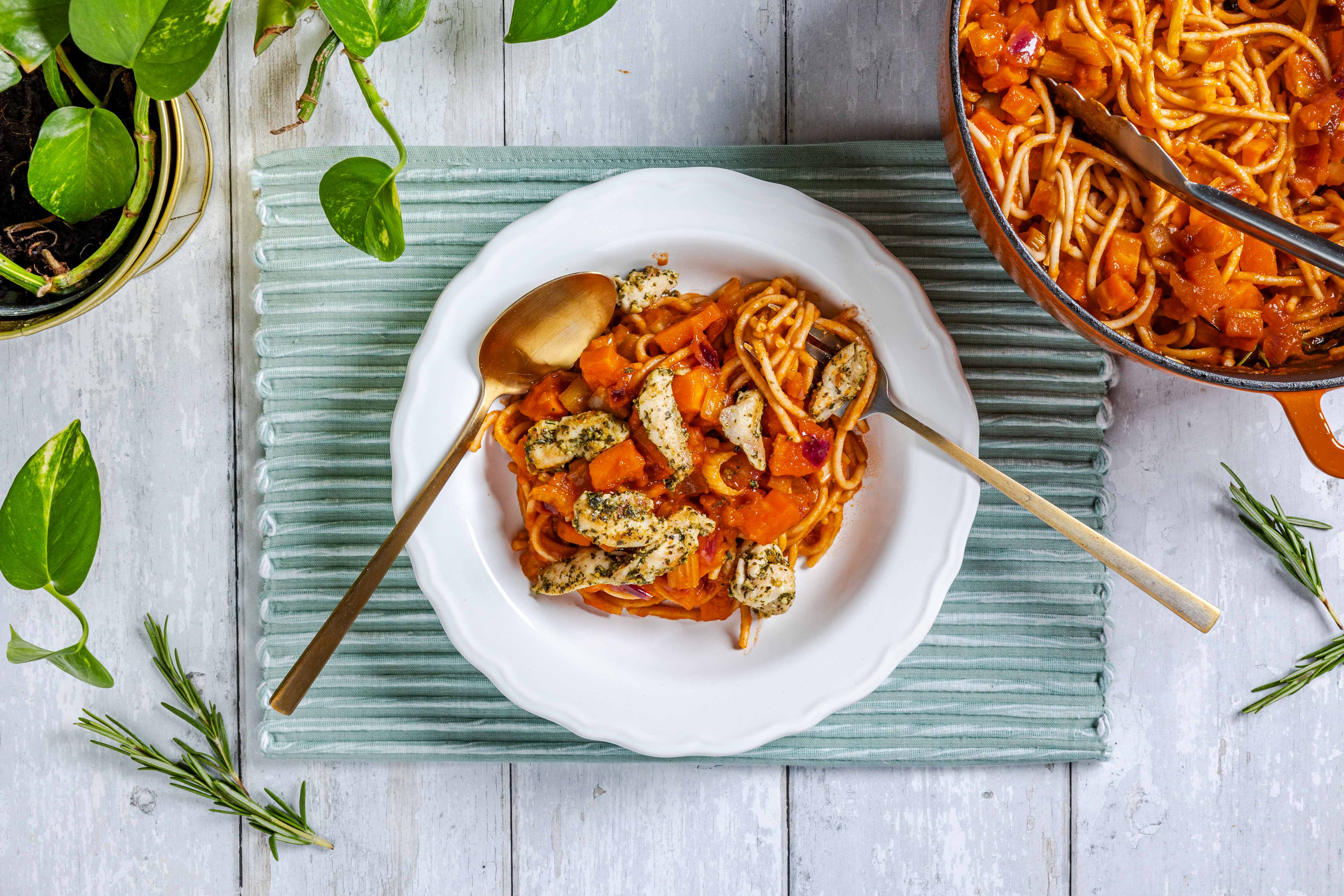 Pasta met tomaten-groentesaus