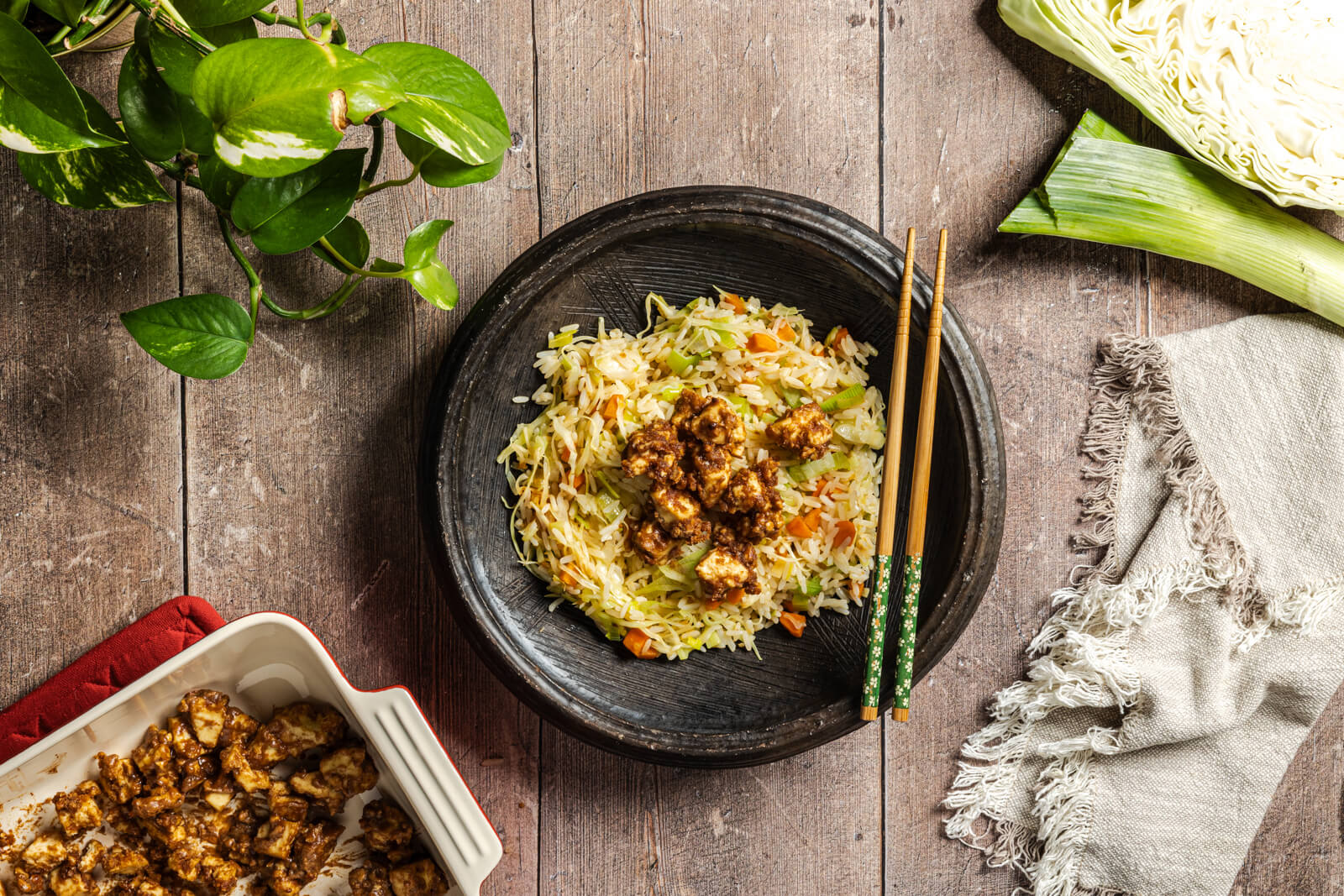 Nasi met crunchy pinda-tofu