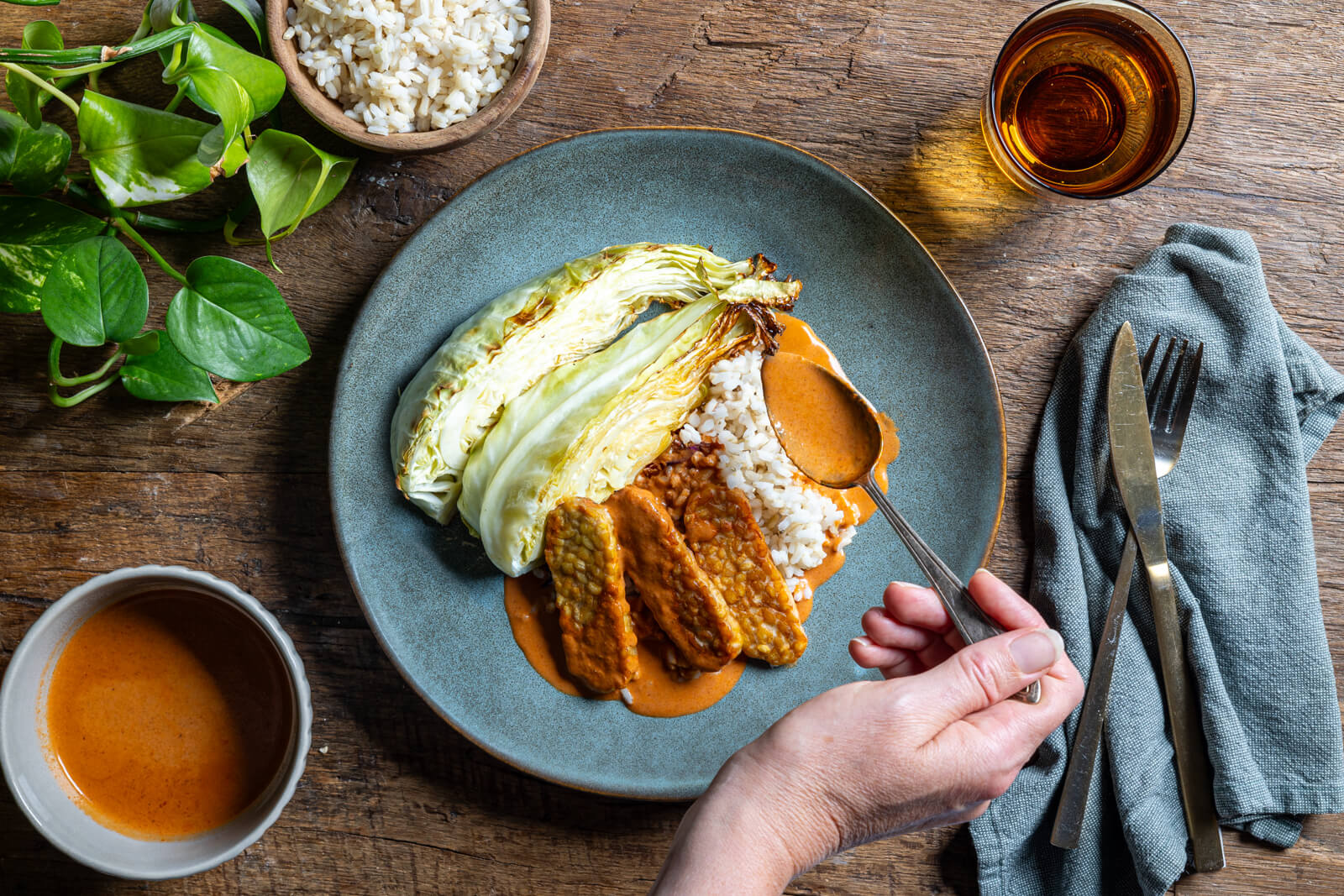 Spitskool met massaman currysaus