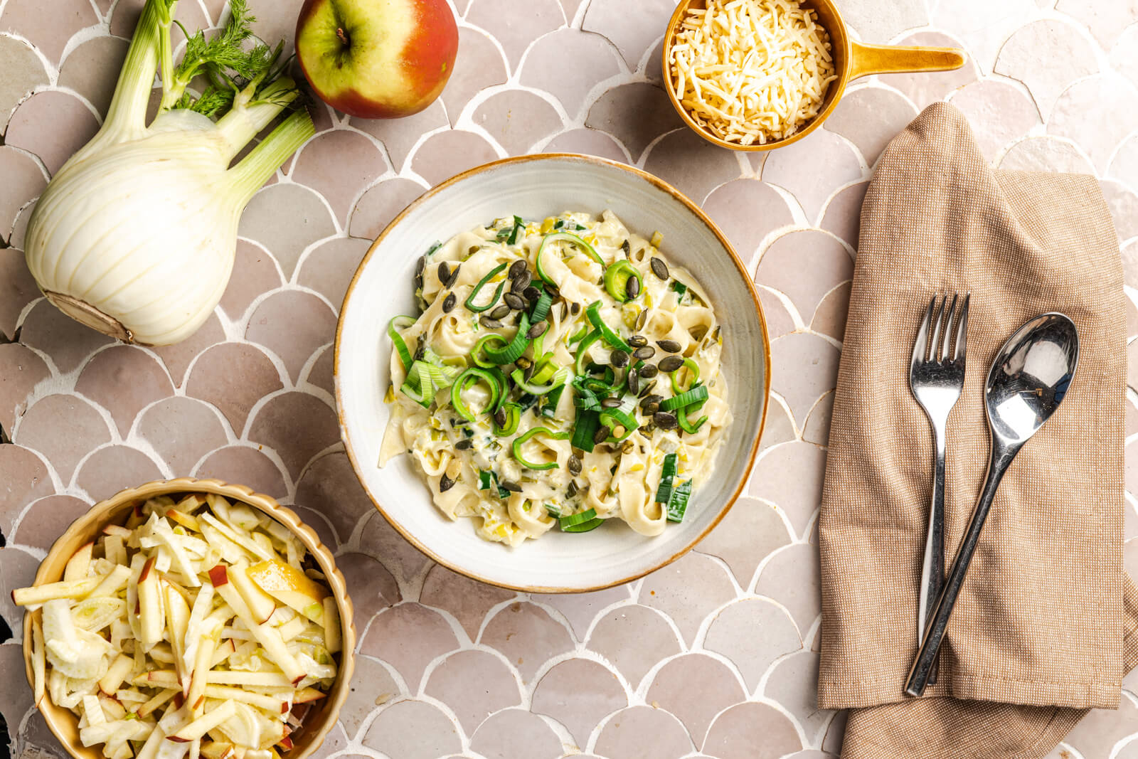 Romige prei-tagliatelle met pompoenpitten