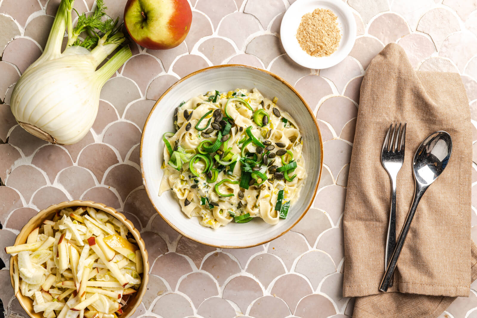 Romige prei-tagliatelle met pompoenpitten