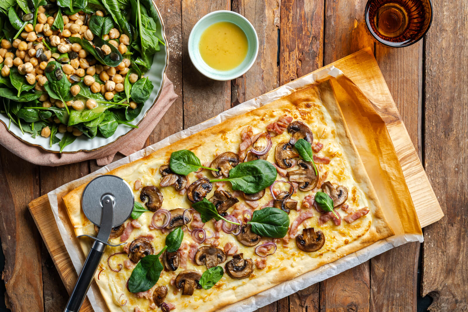 Flammkuchen met champignons en kip