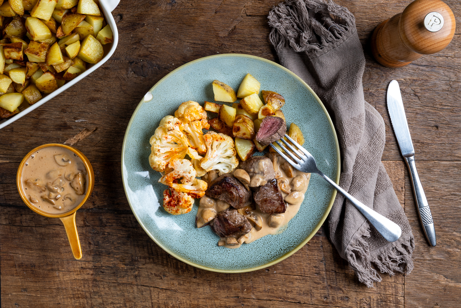 Biefspuntjes in champignonsaus