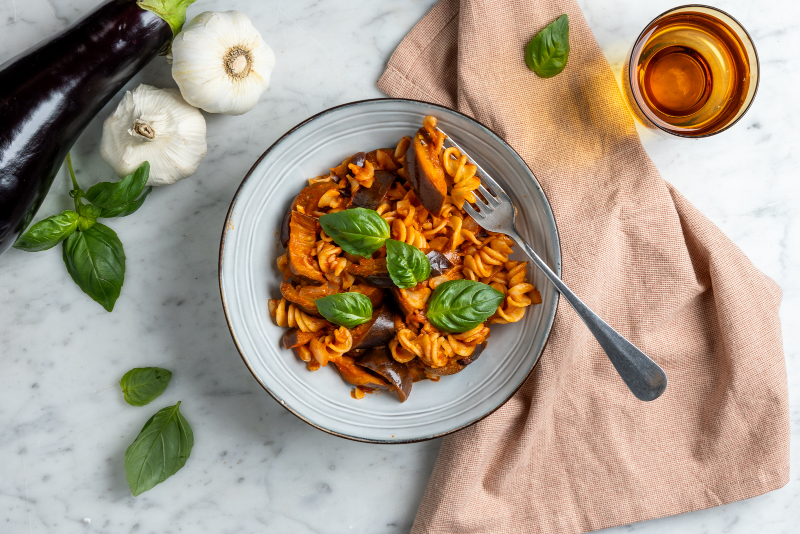Vegan pasta met aubergine