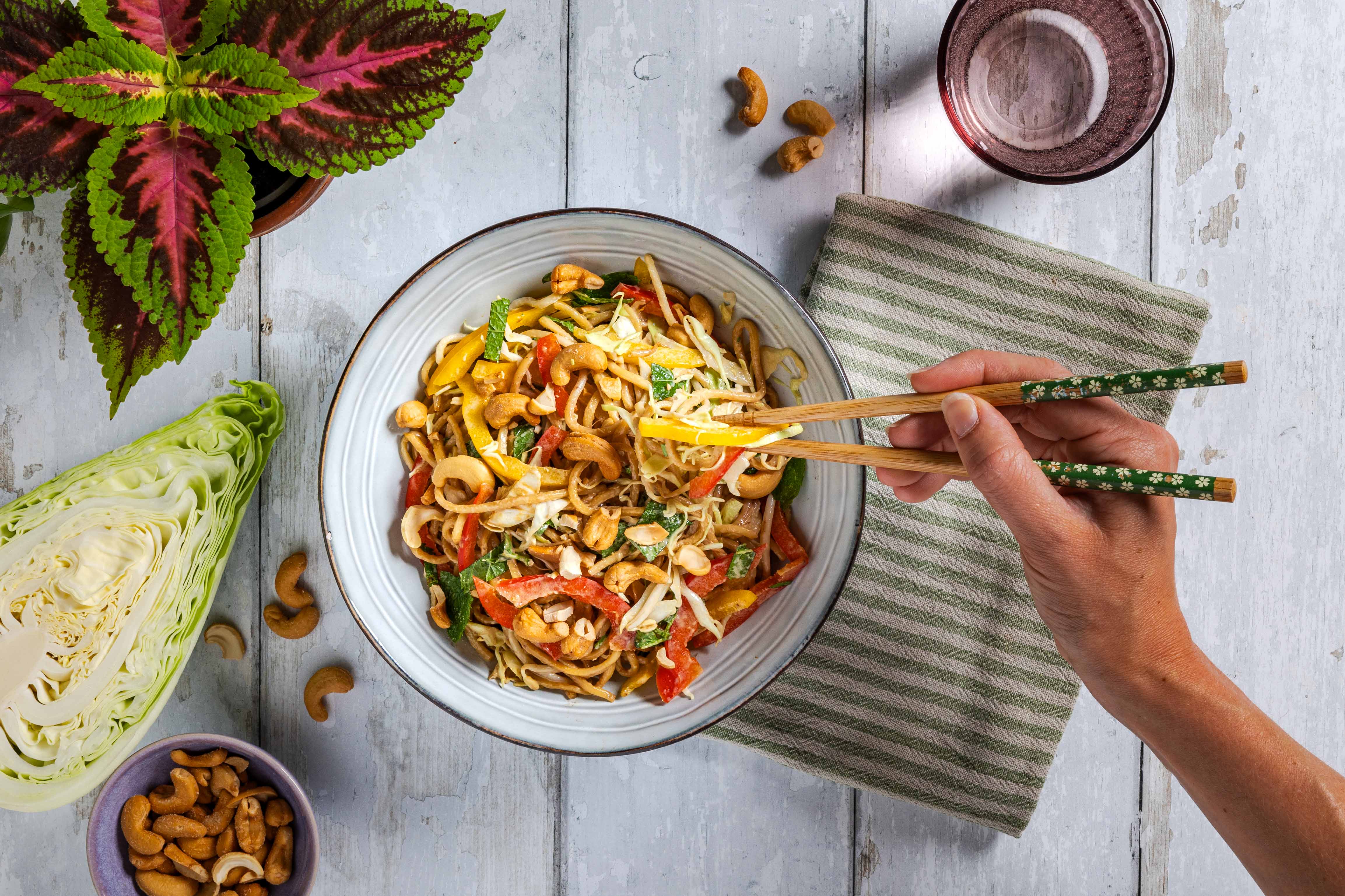 Noedelsalade met cashewnoten,