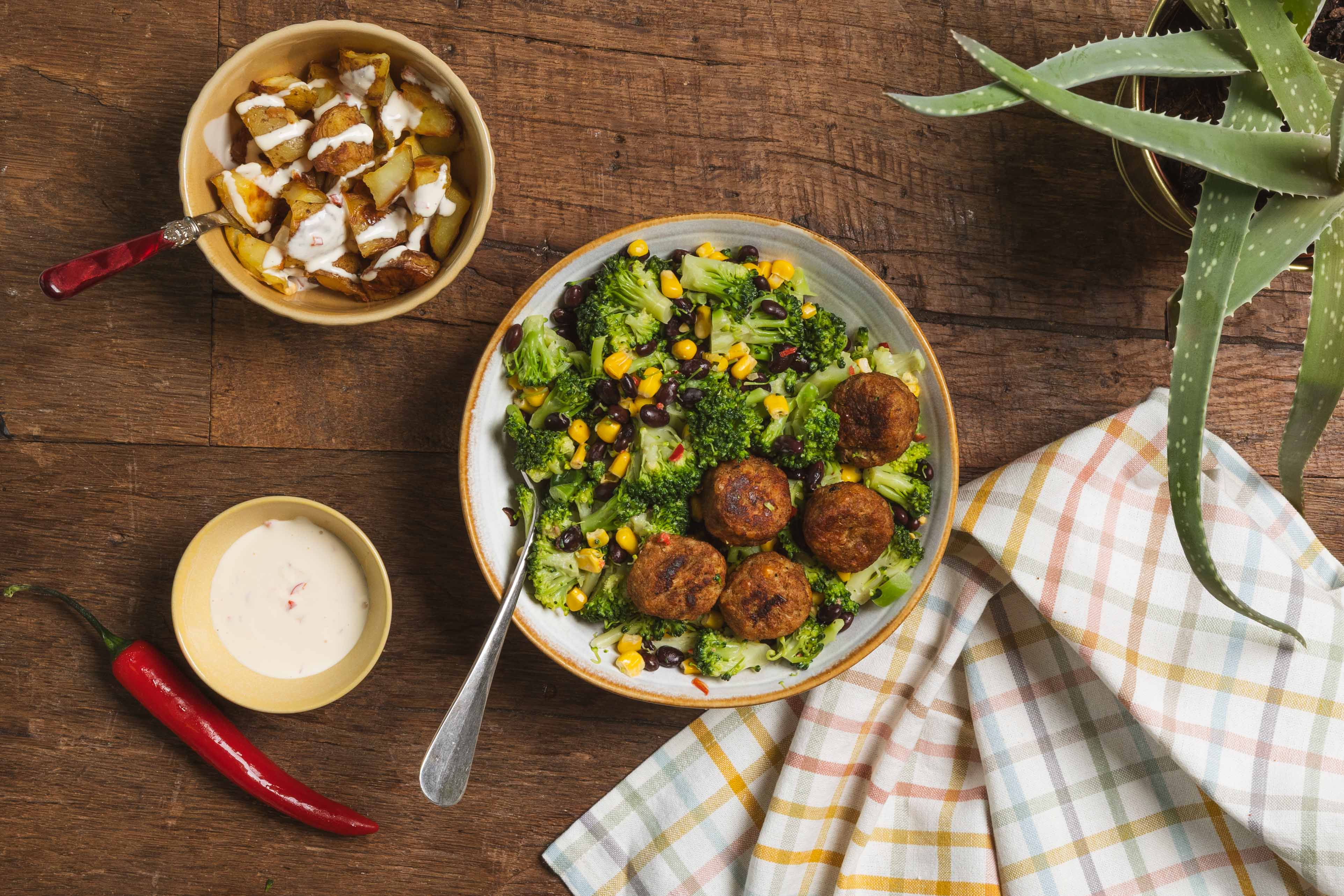 Falafel met broccolisalade