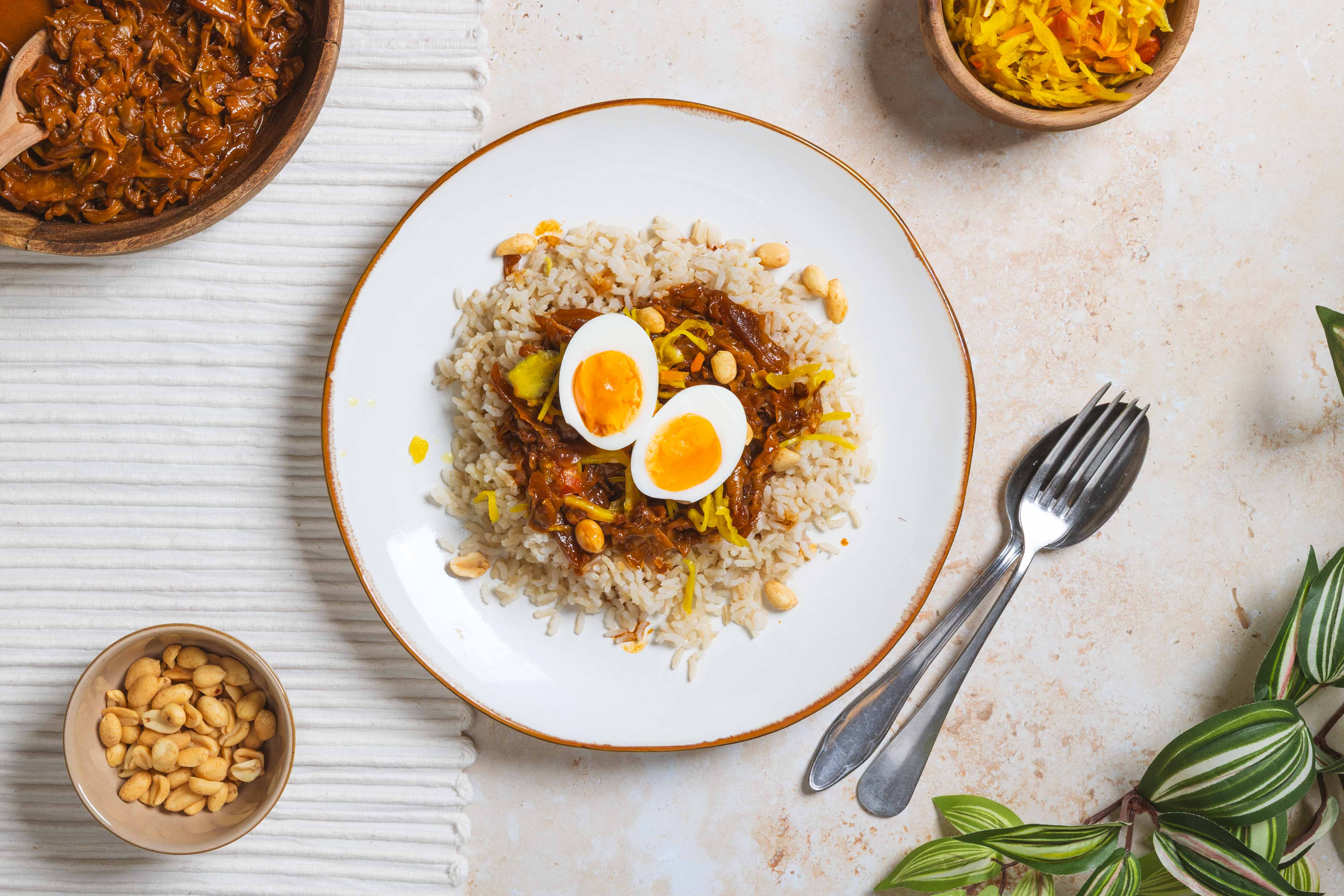 Rendang van spitskool met ei