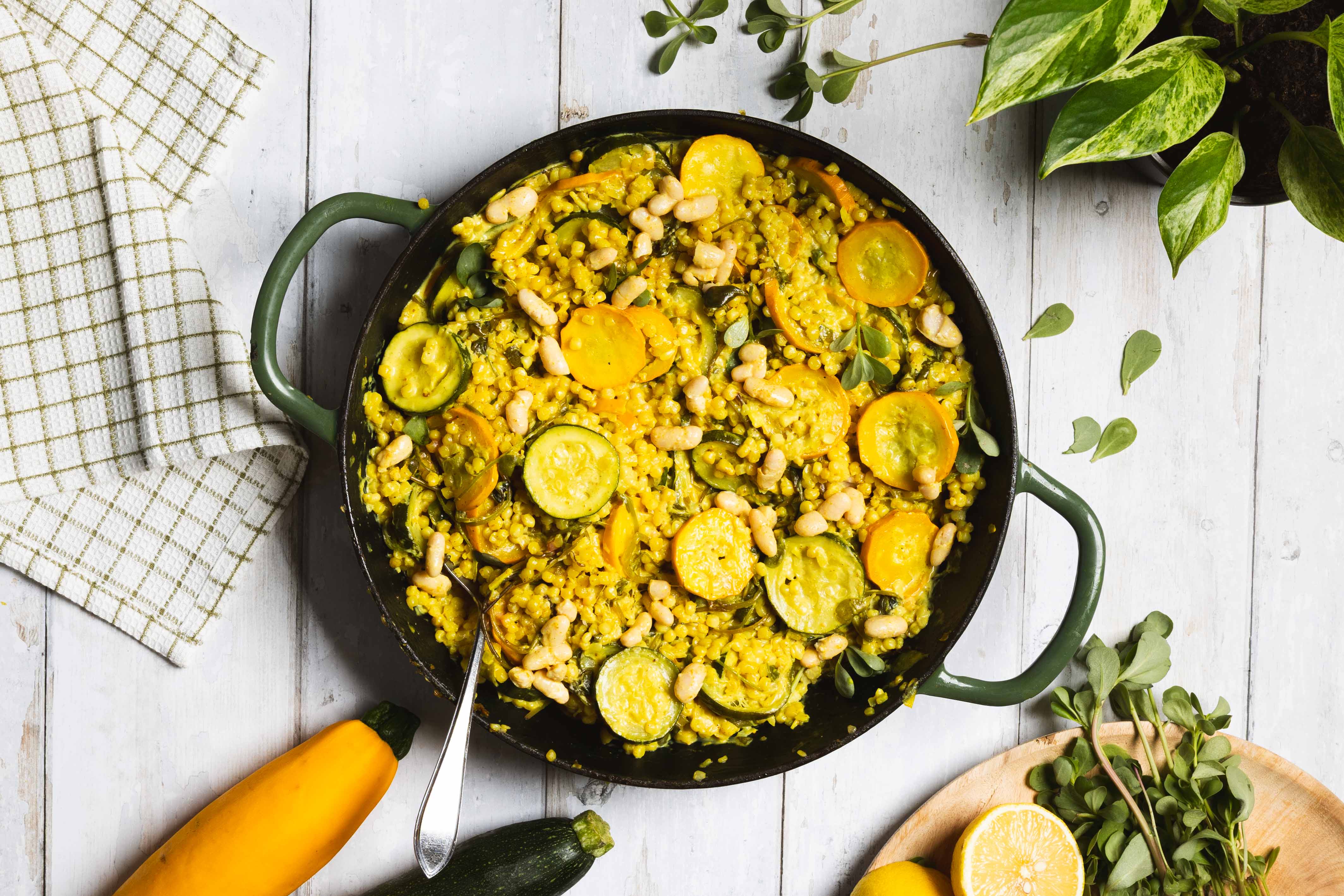 Kerrie-parelcouscous met courgette,