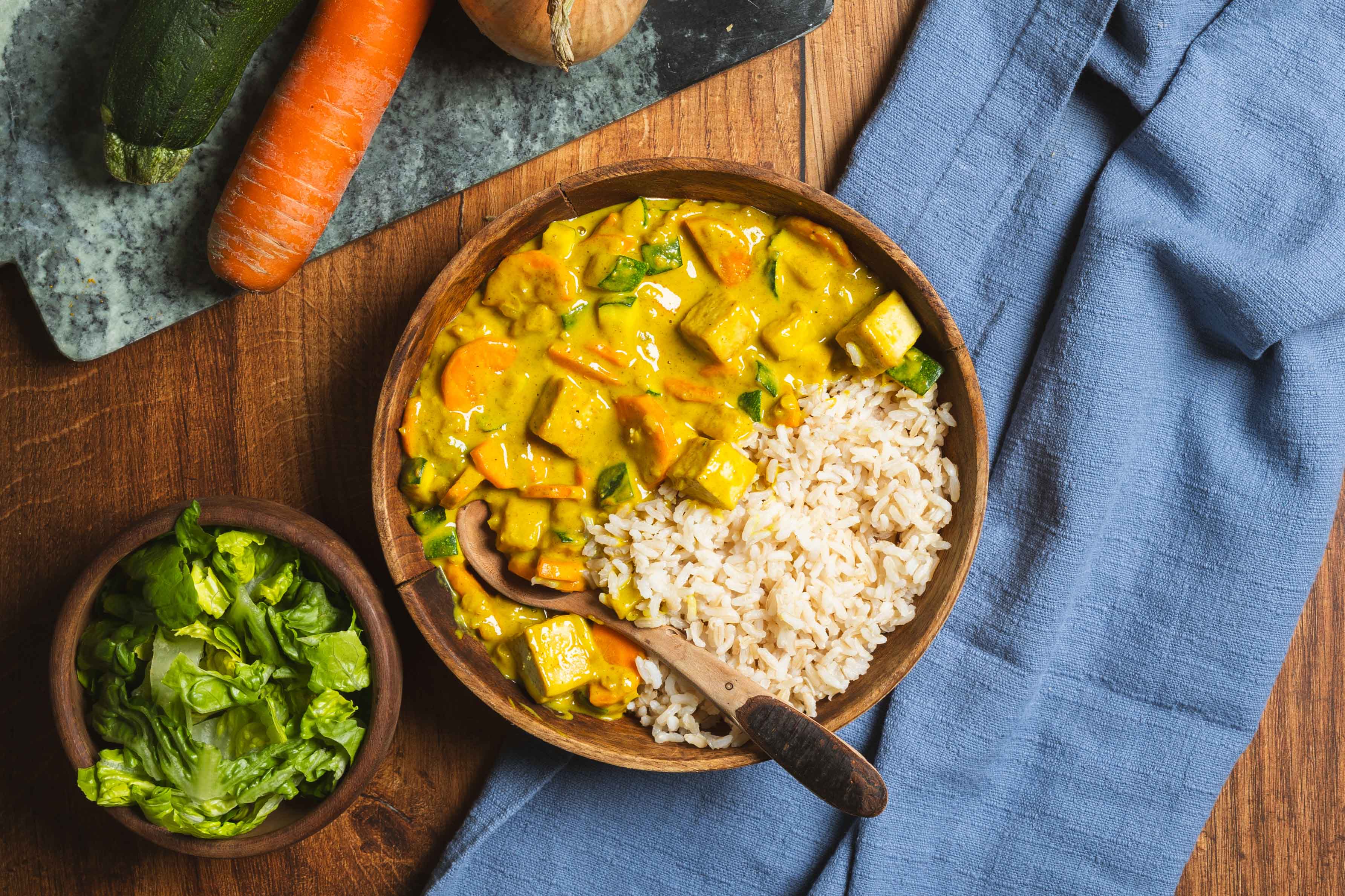 Tofu in kerriesaus met groente
