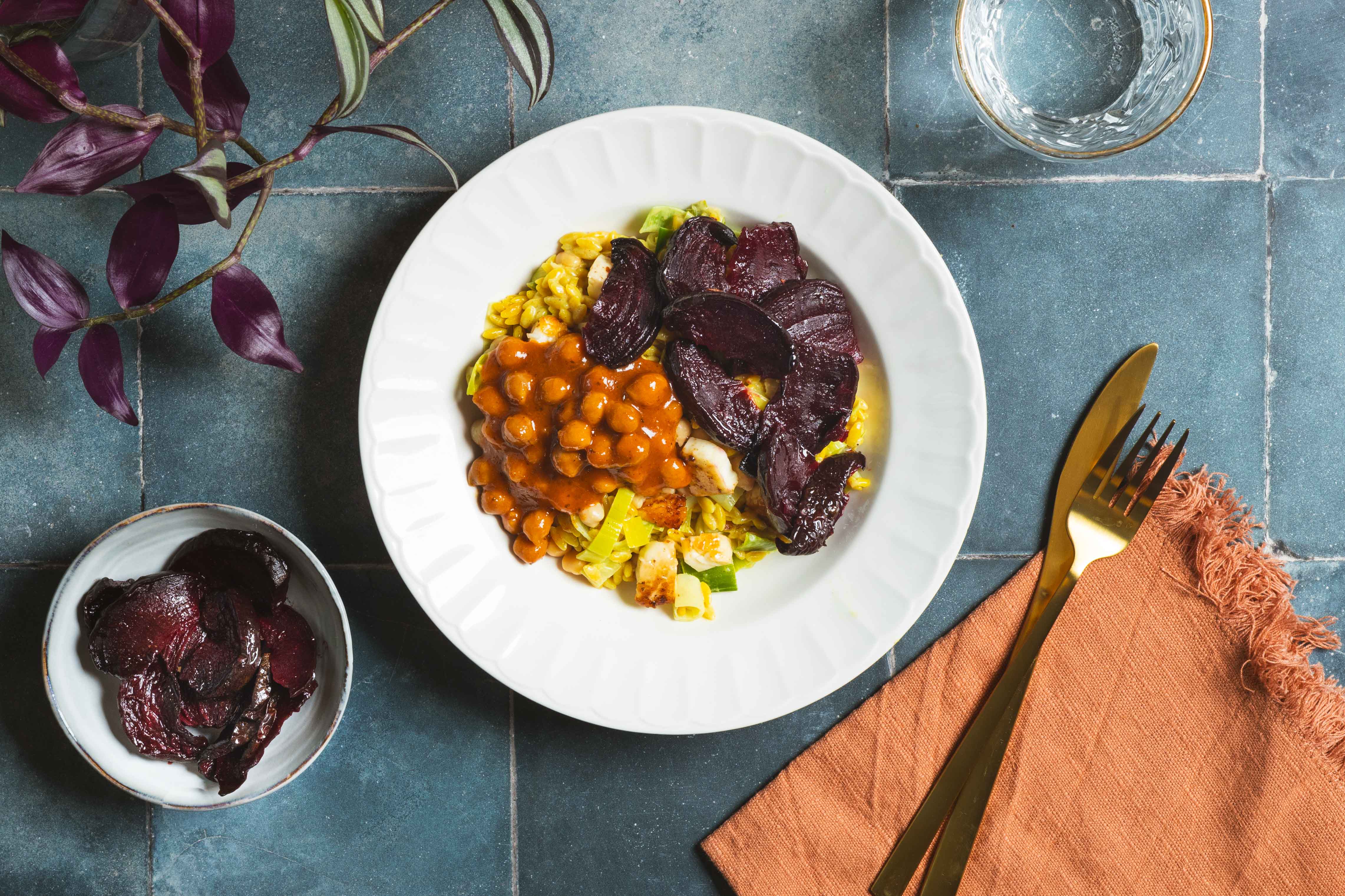 Gele orzo met prei en grillkaas