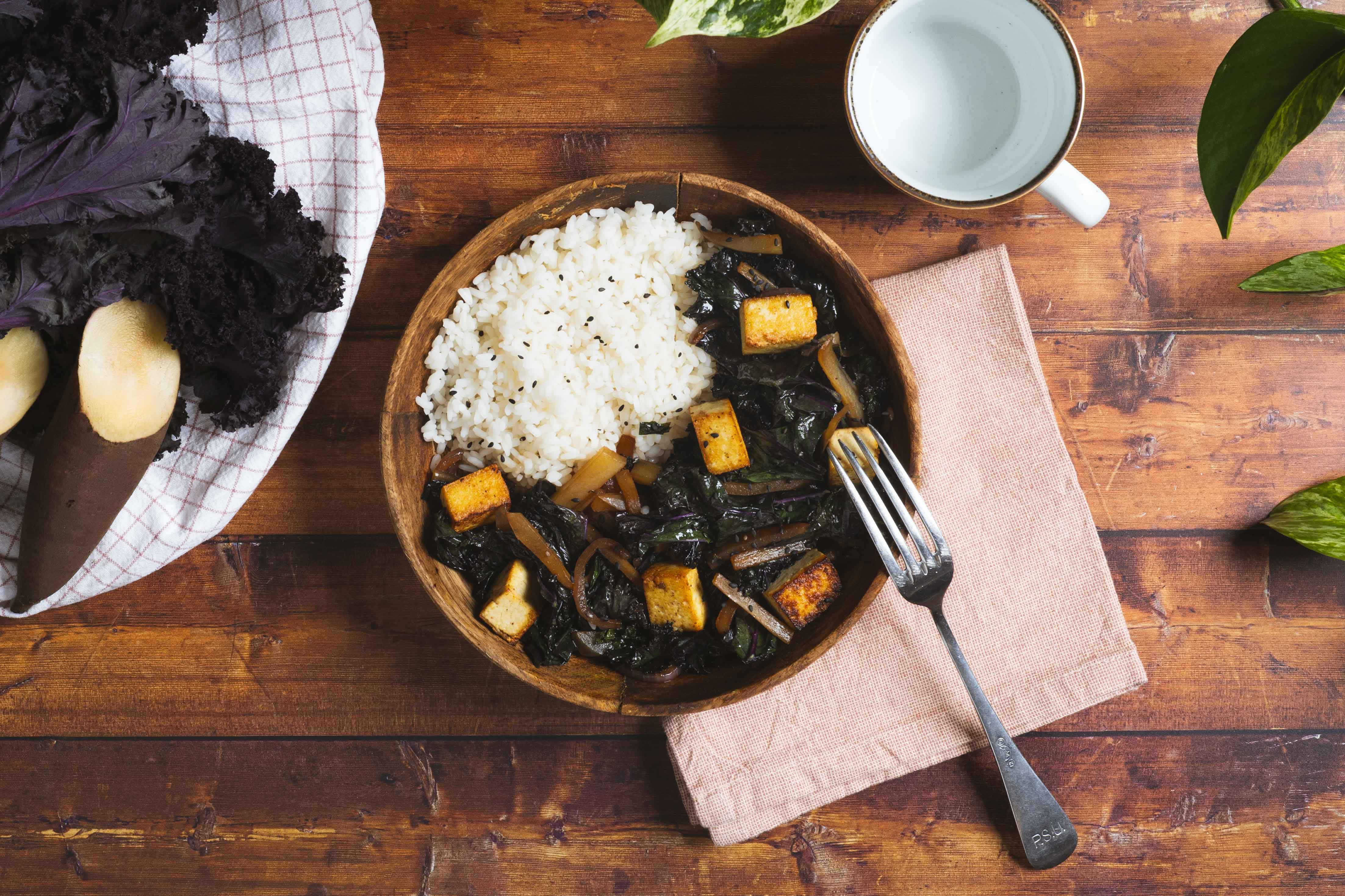 Roerbak met tempeh, yacon en rijst