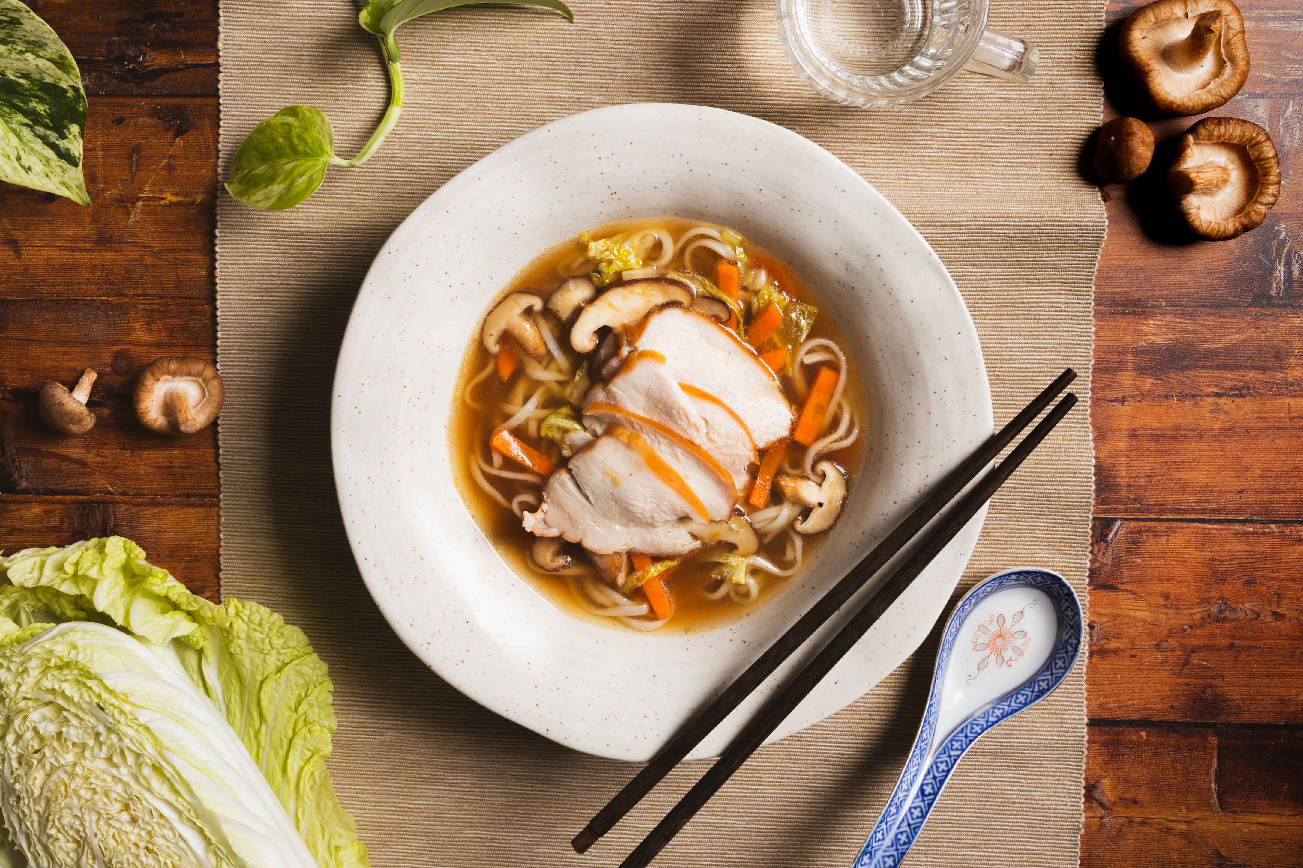 Ramen met gerookte kip