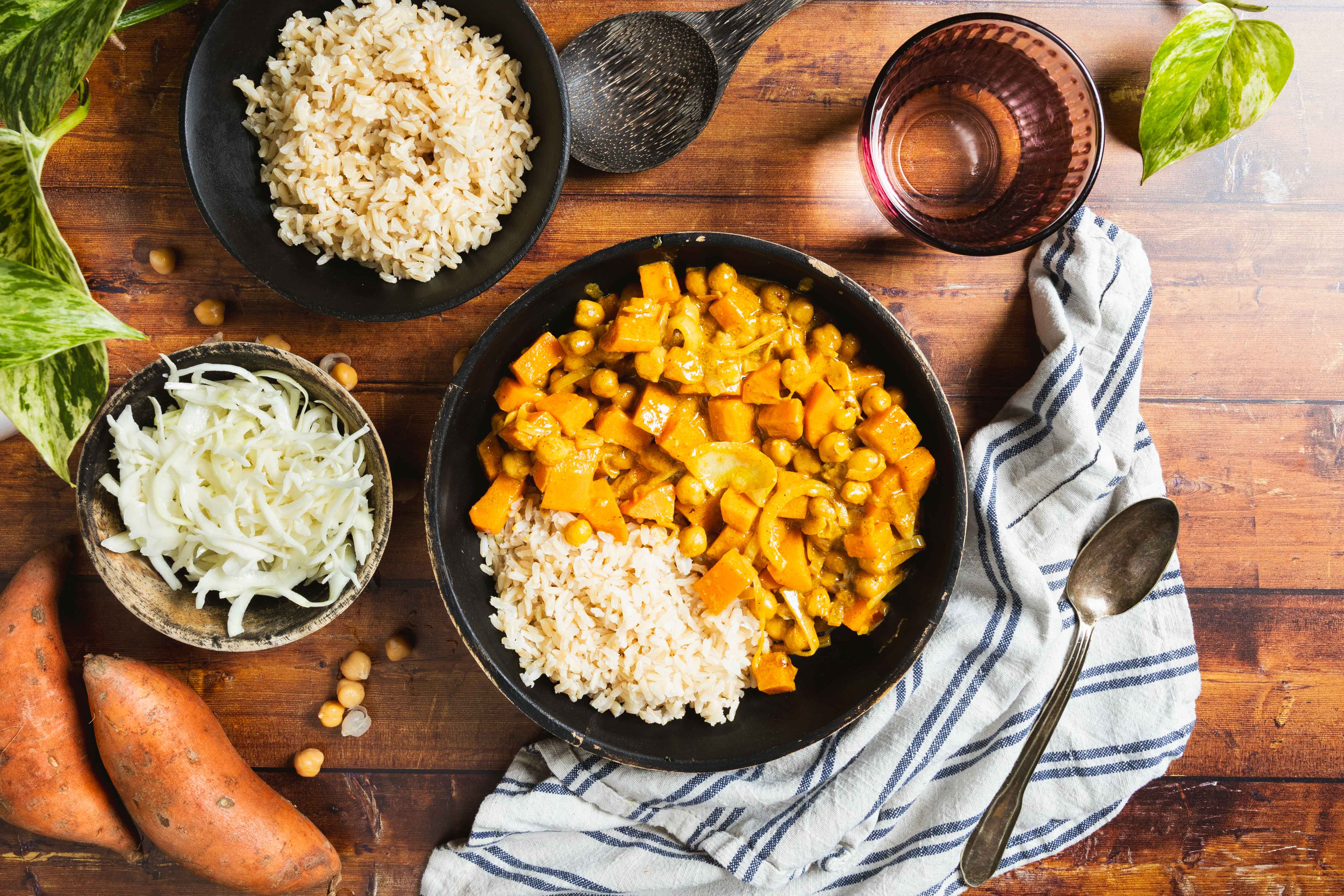 Zoeteaardappelcurry met kikkererwten
