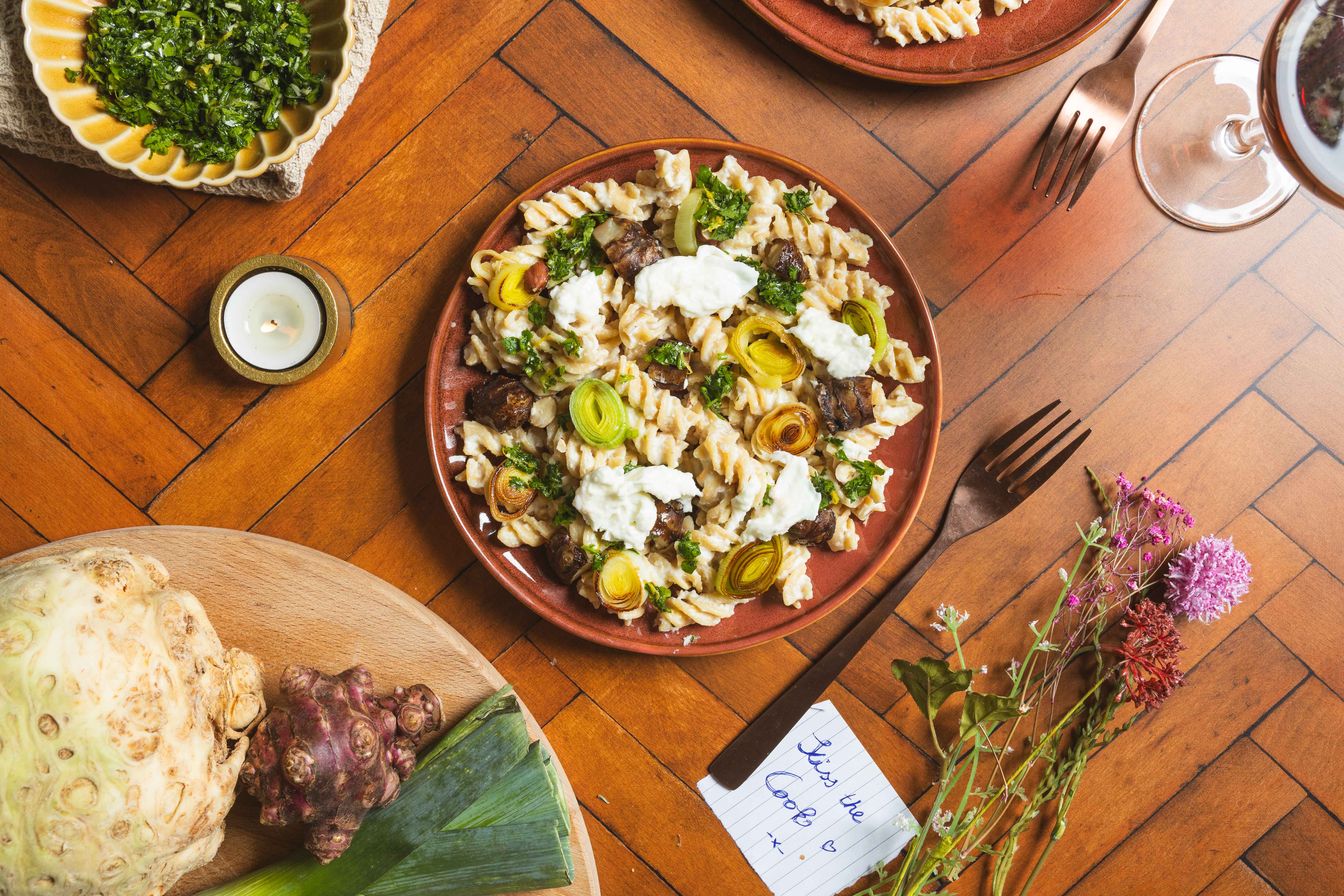 Fusilli met knolselderijsaus en mozzarella