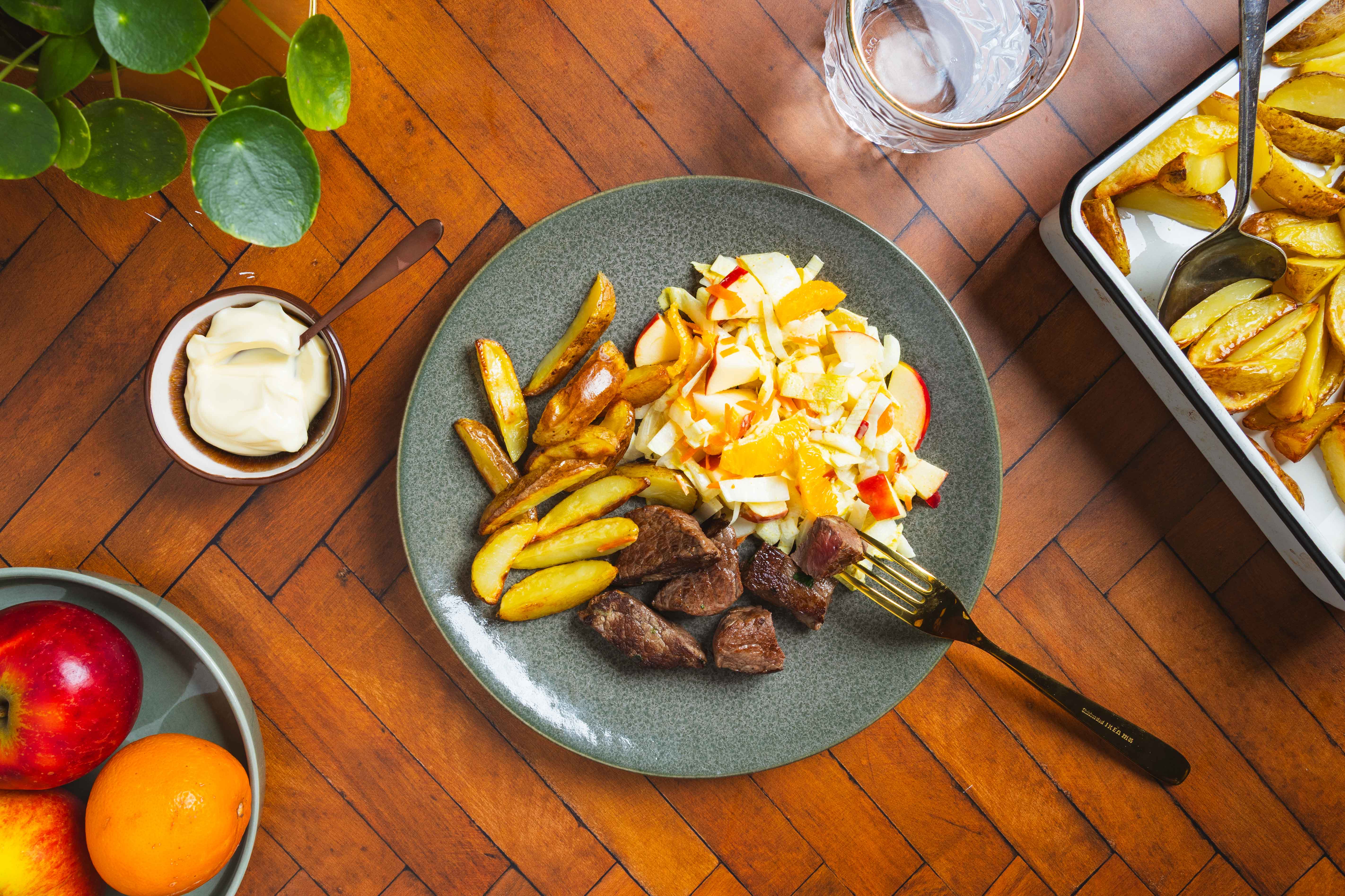 Biefstukpuntjes met aardappelpartjes