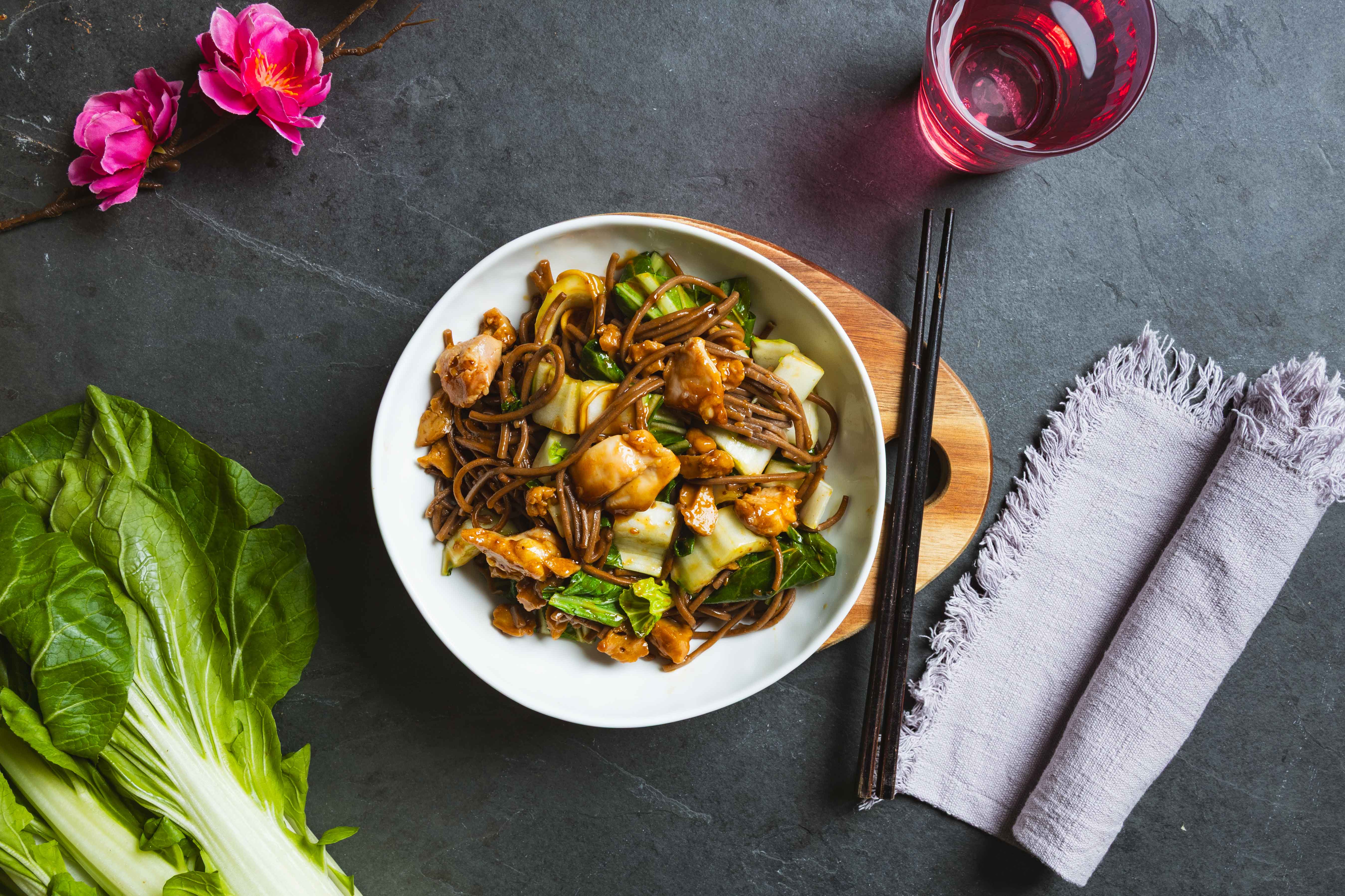 Noedels met black garlic kalkoen,