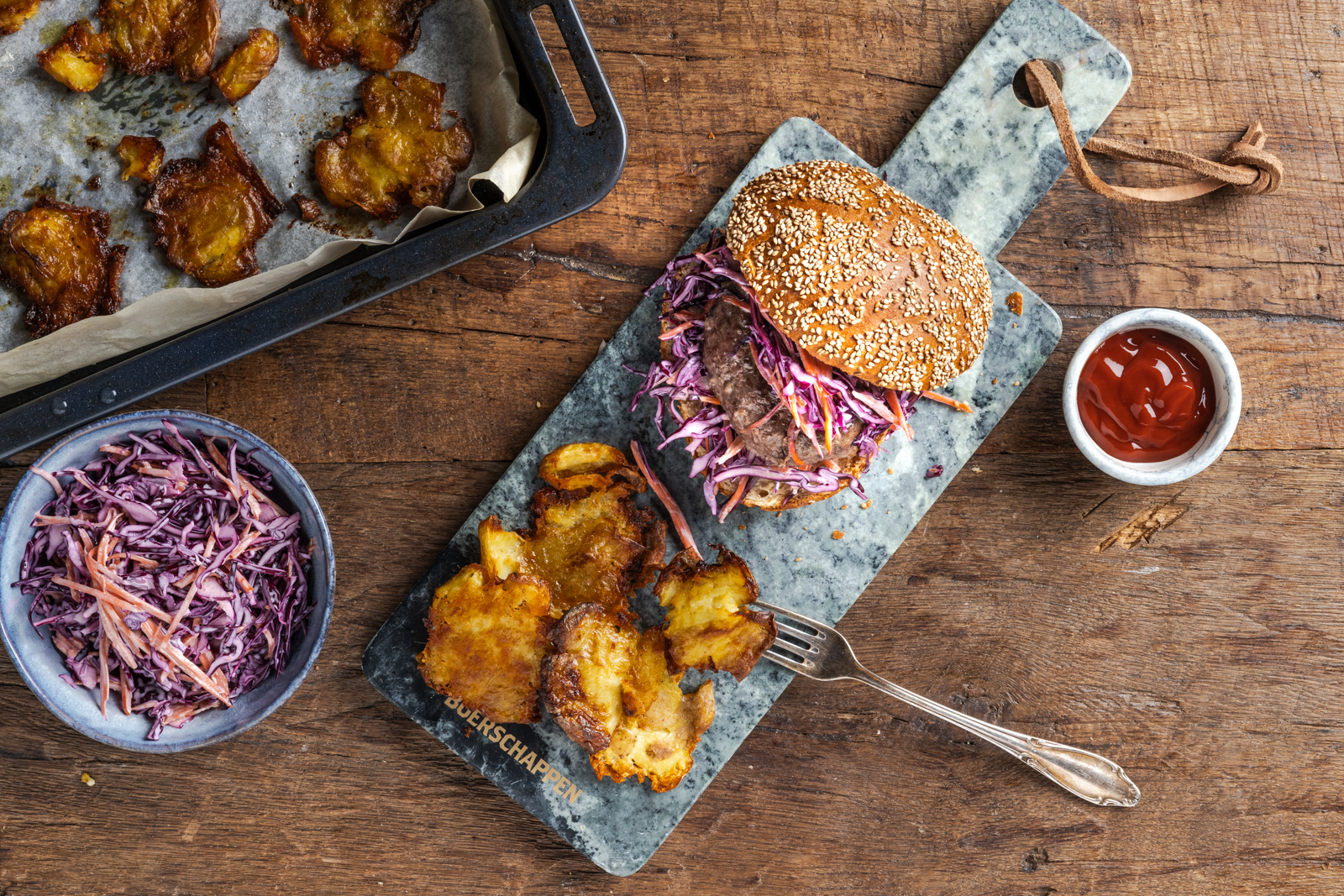 Vegan hamburger met coleslaw