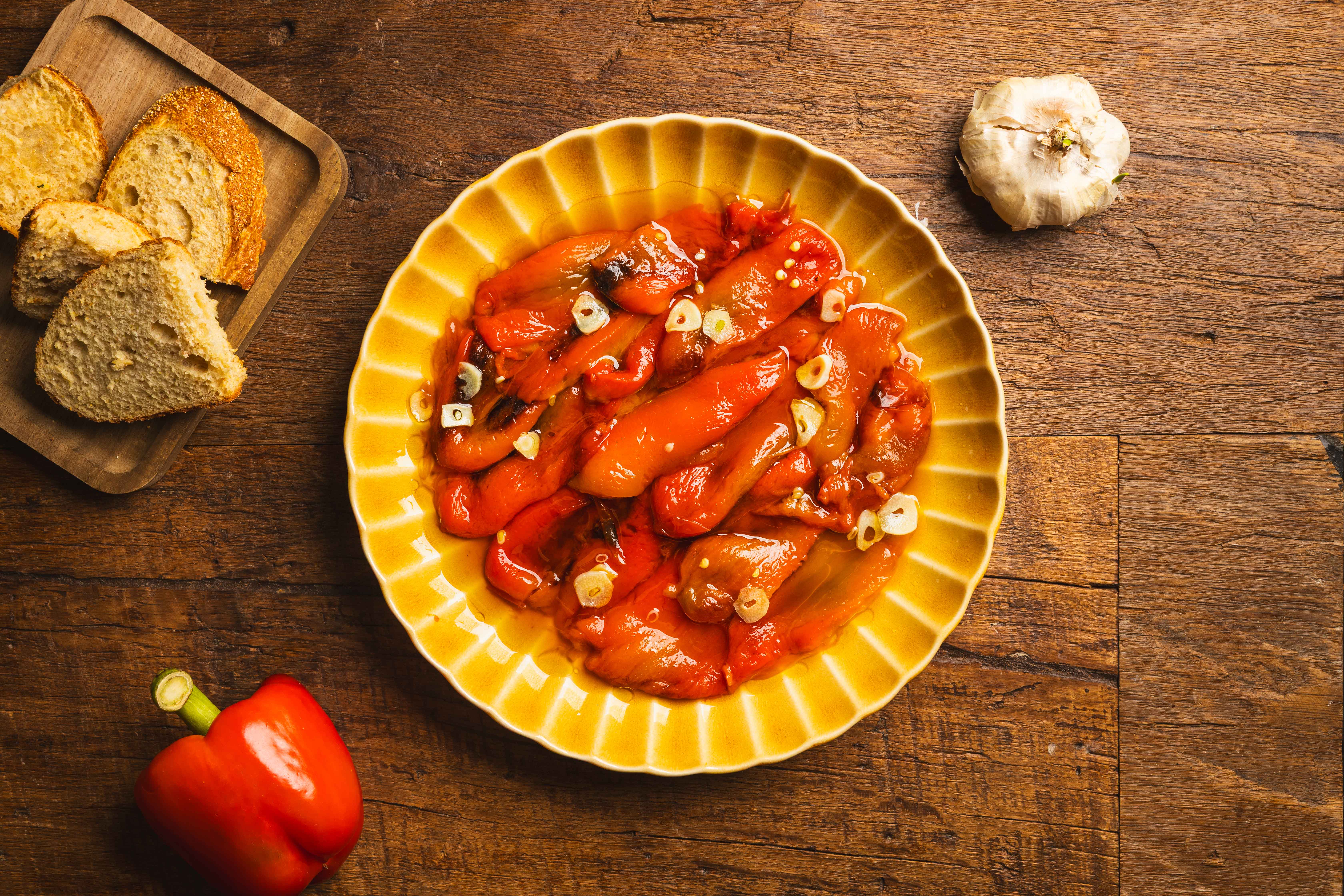 BIJGERECHT: Spaanse geroosterde paprikasalade