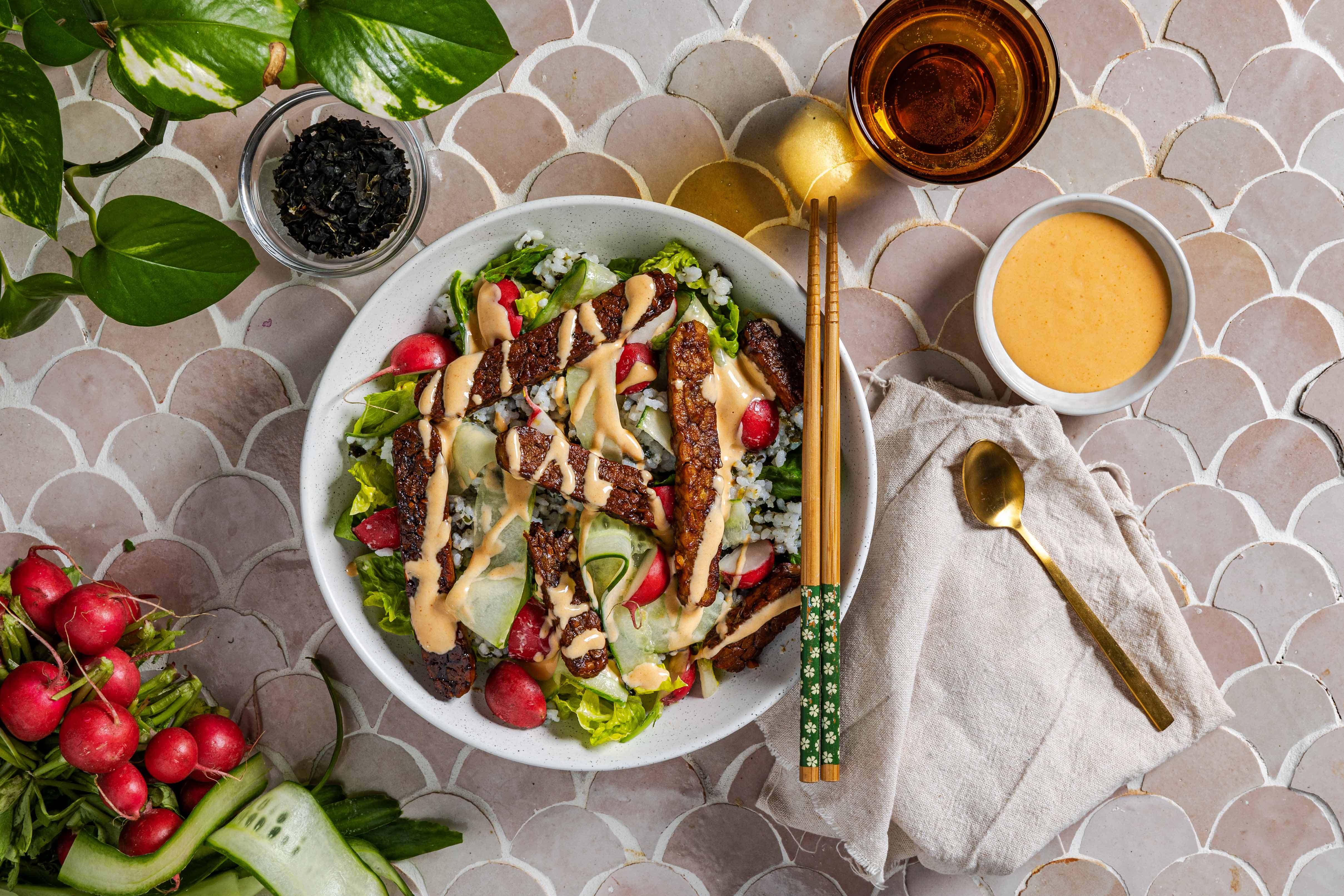 Sushisalade met tempeh