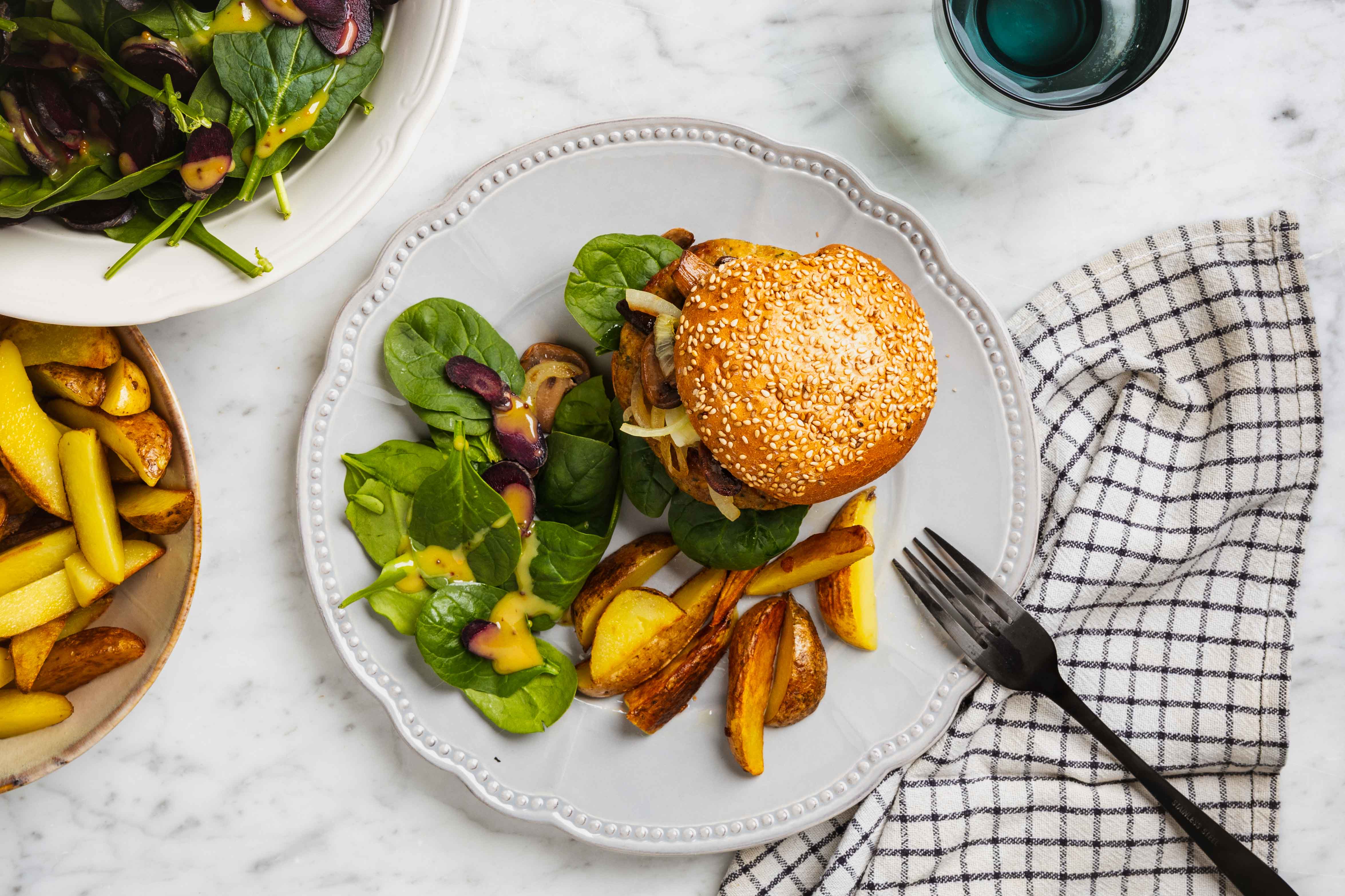 Broodje meatless burger met champignons